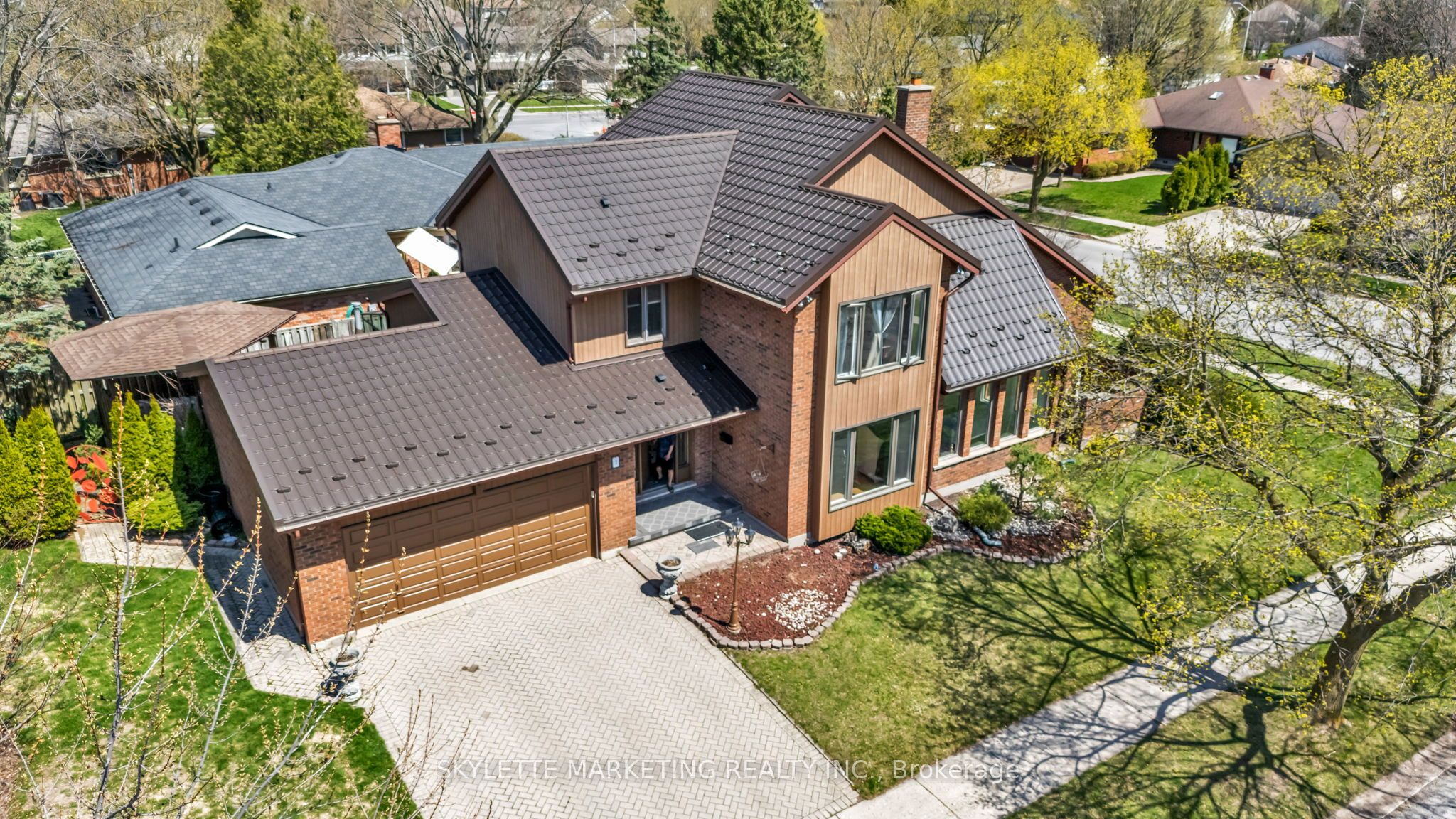 2 Deer Valley Crescent Property Photo 1