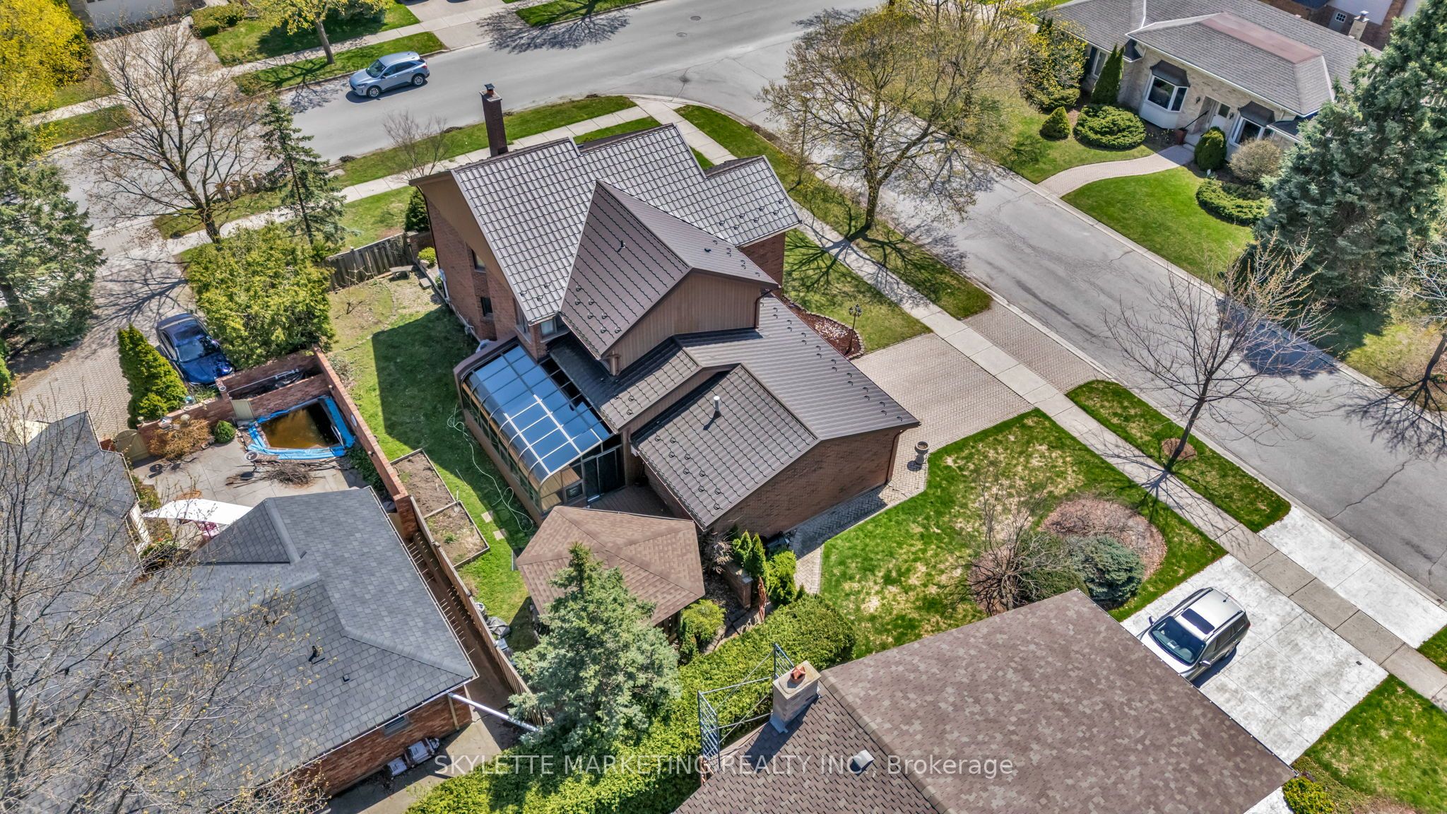 2 Deer Valley Crescent Property Photo 2