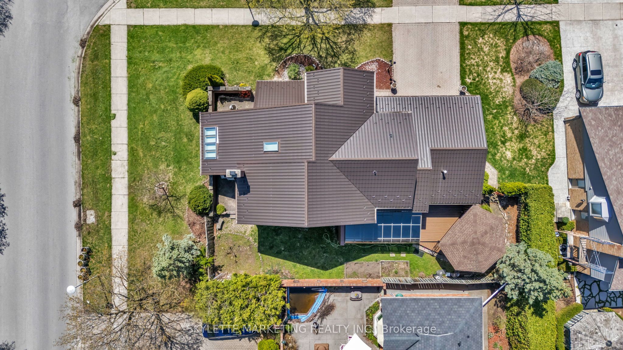 2 Deer Valley Crescent Property Photo 3