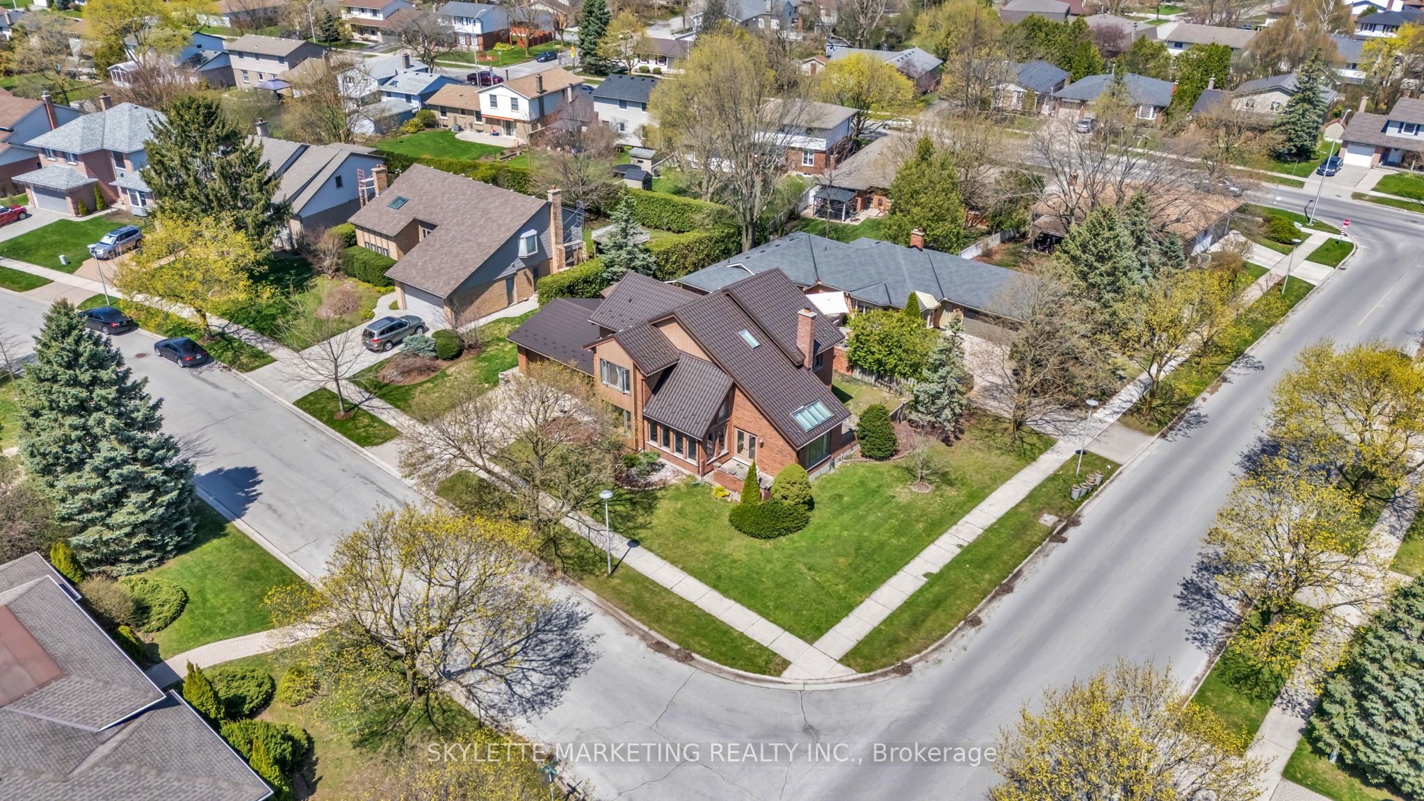 2 Deer Valley Crescent Property Photo 4