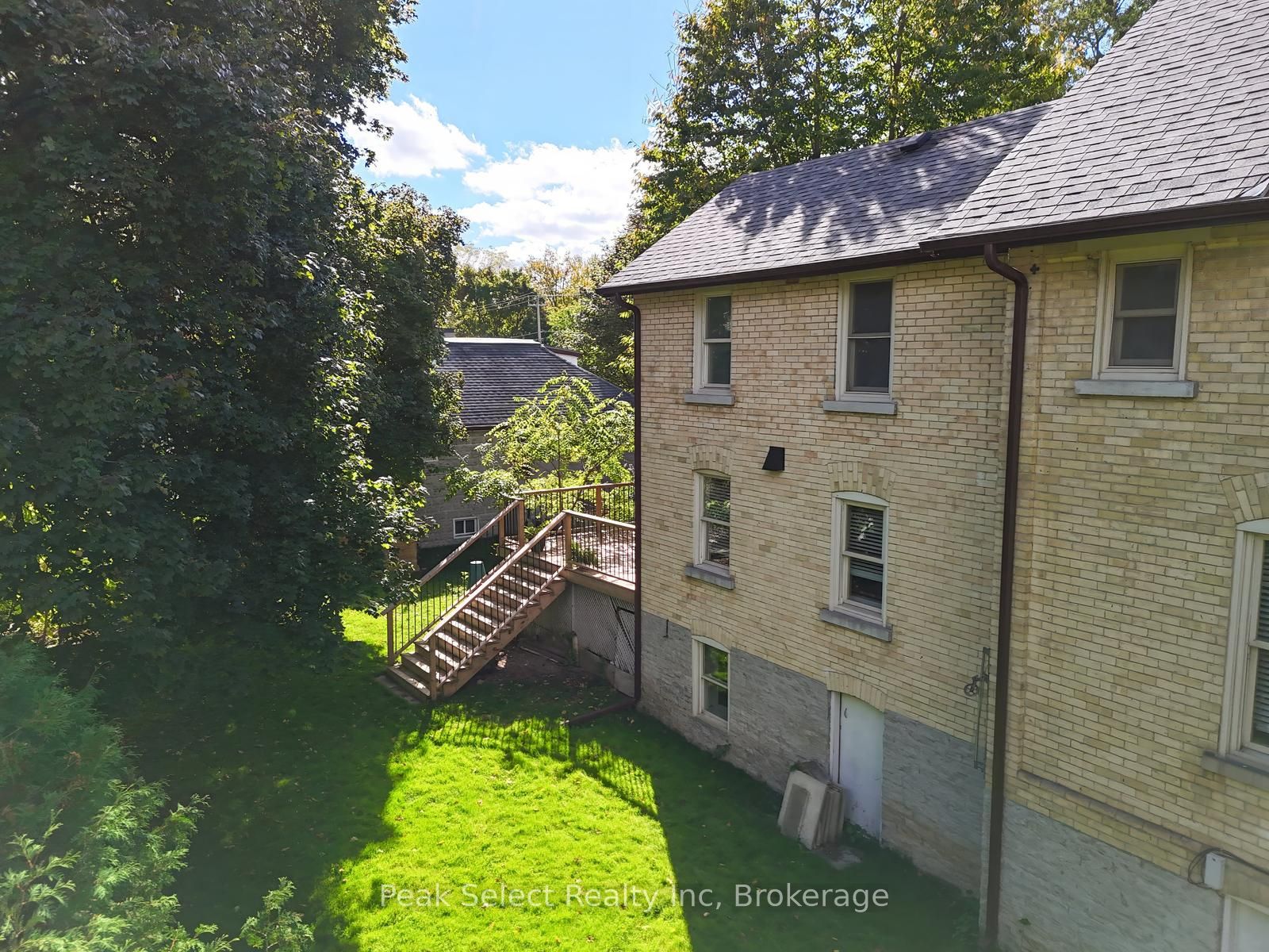382 Queen Street E Property Photo 4