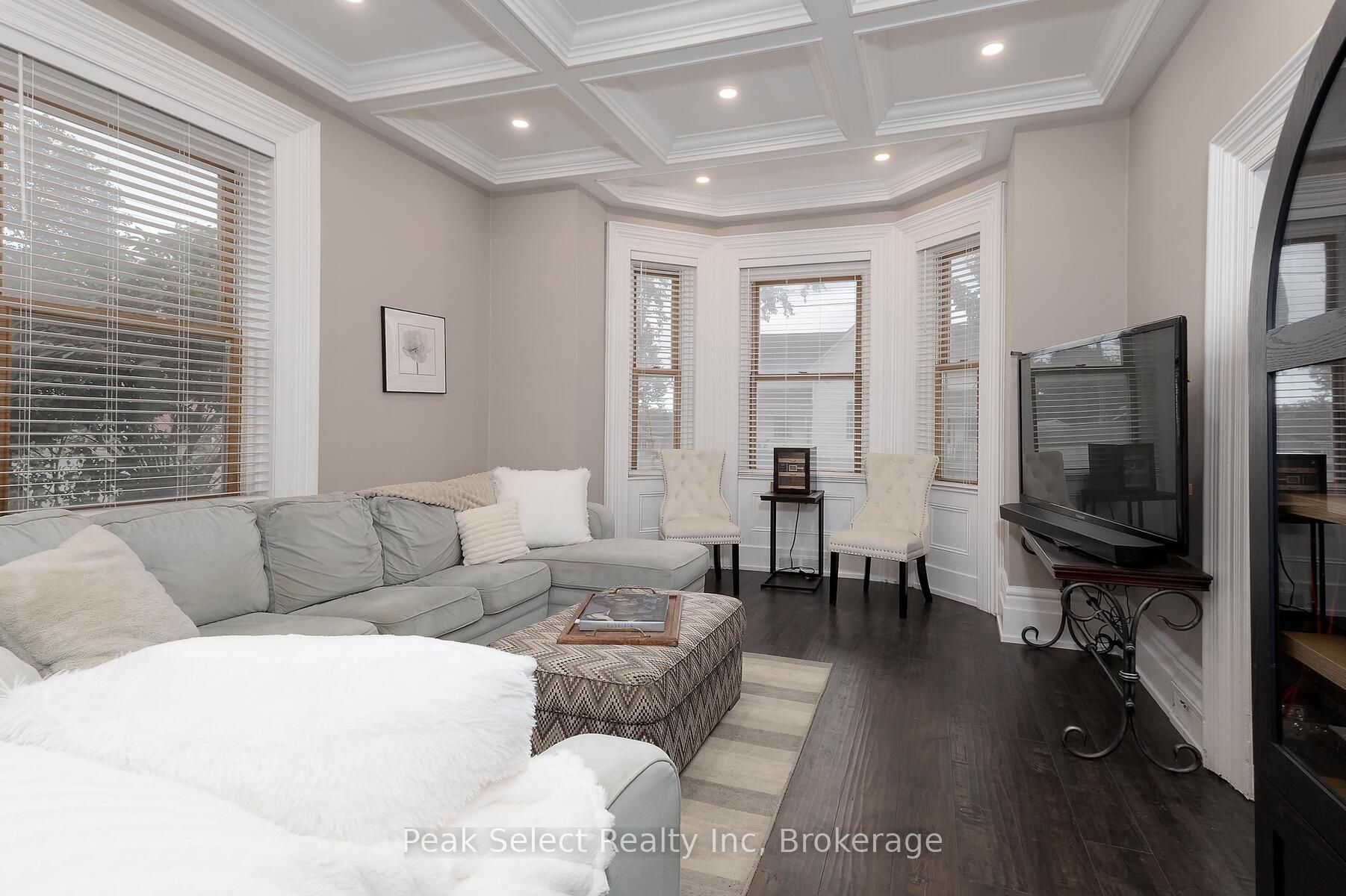 382 Queen Street E Property Photo 11