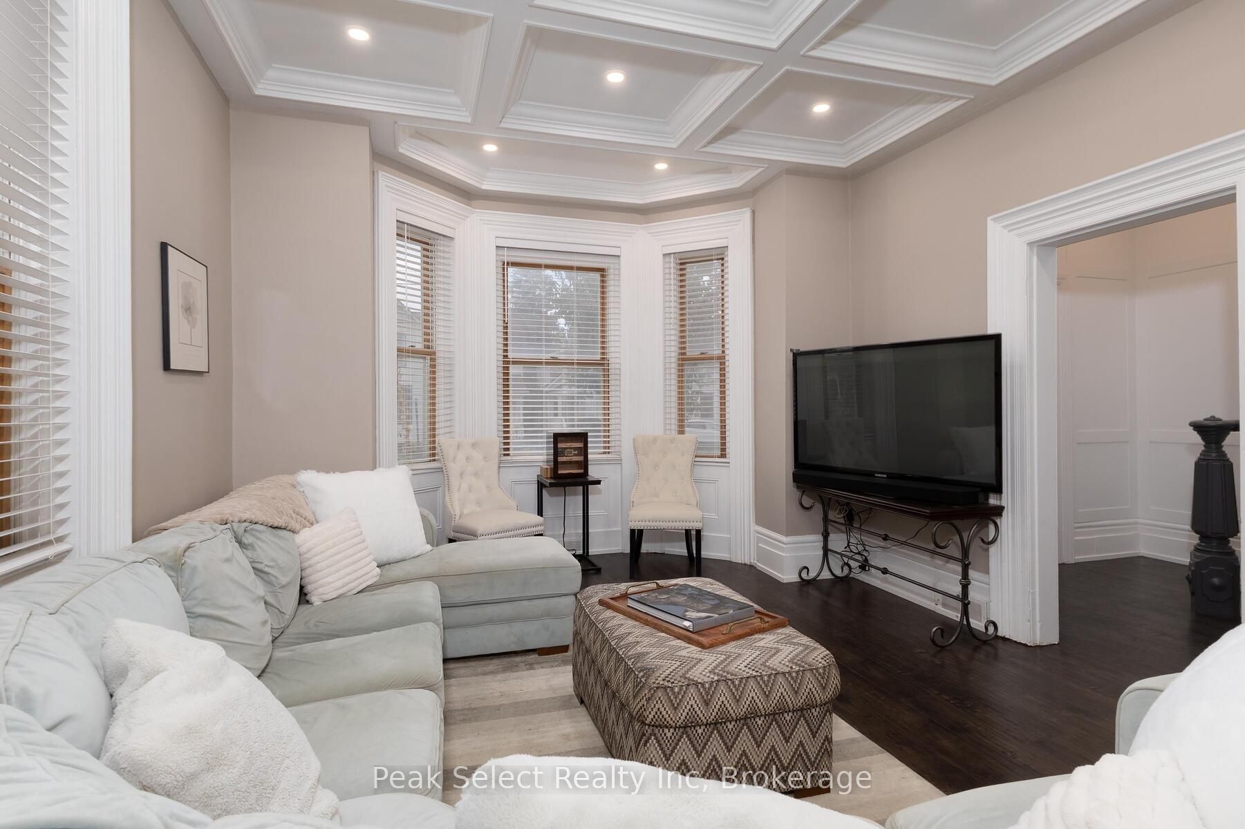 382 Queen Street E Property Photo 12