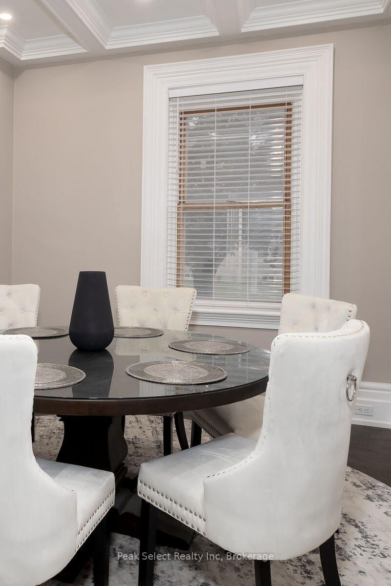 382 Queen Street E Property Photo 32