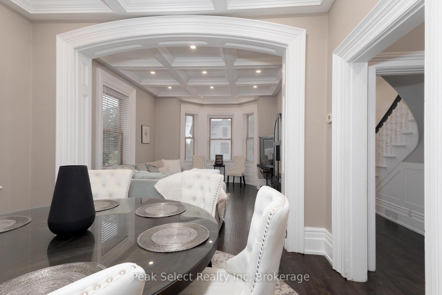 382 Queen Street E Property Photo 33