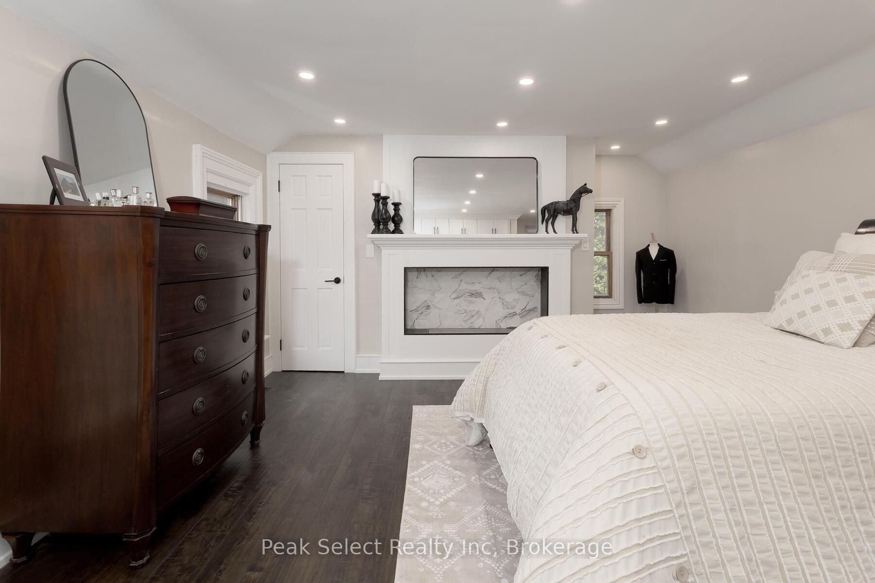 382 Queen Street E Property Photo 41