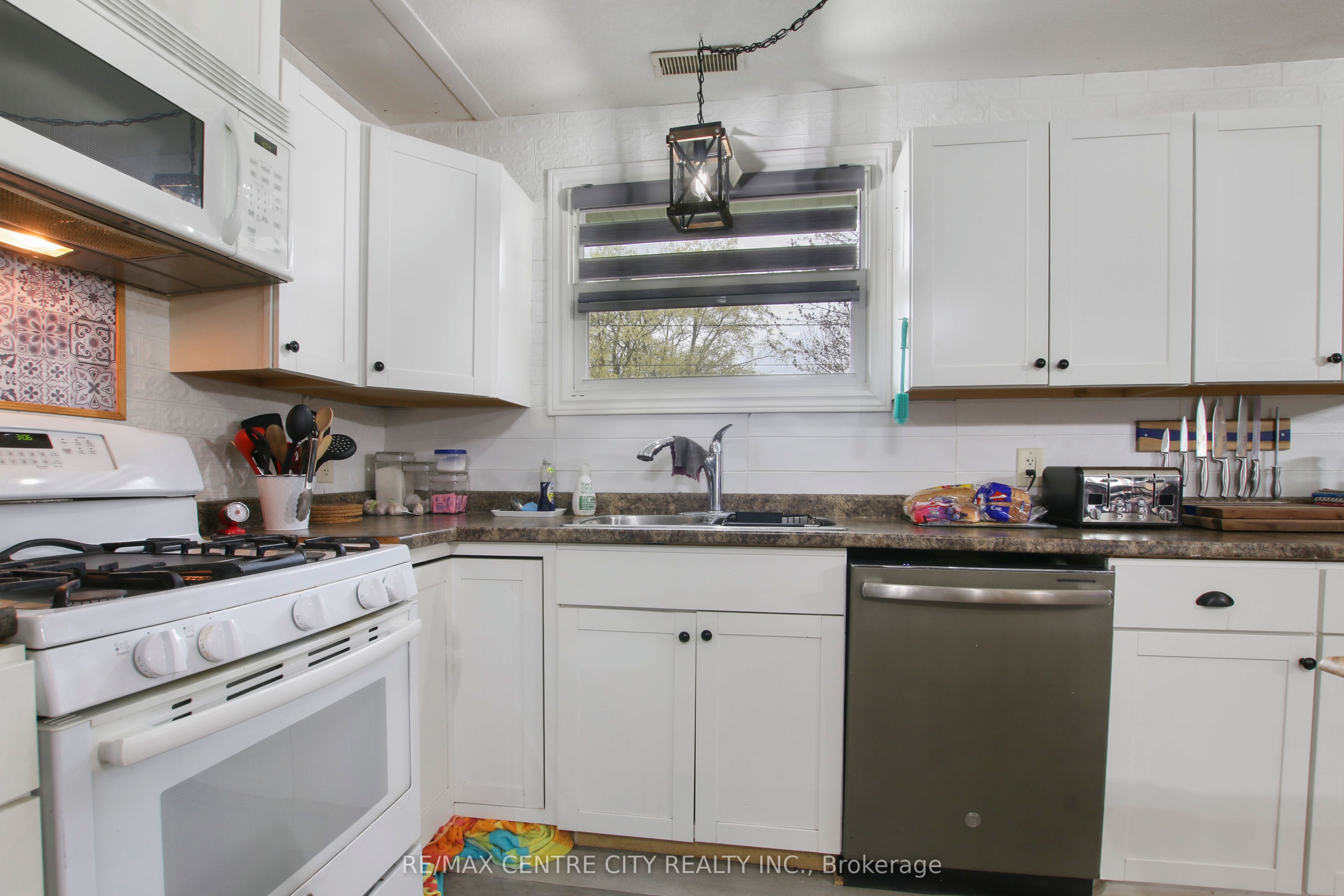 129 Duchess Avenue Property Photo 4