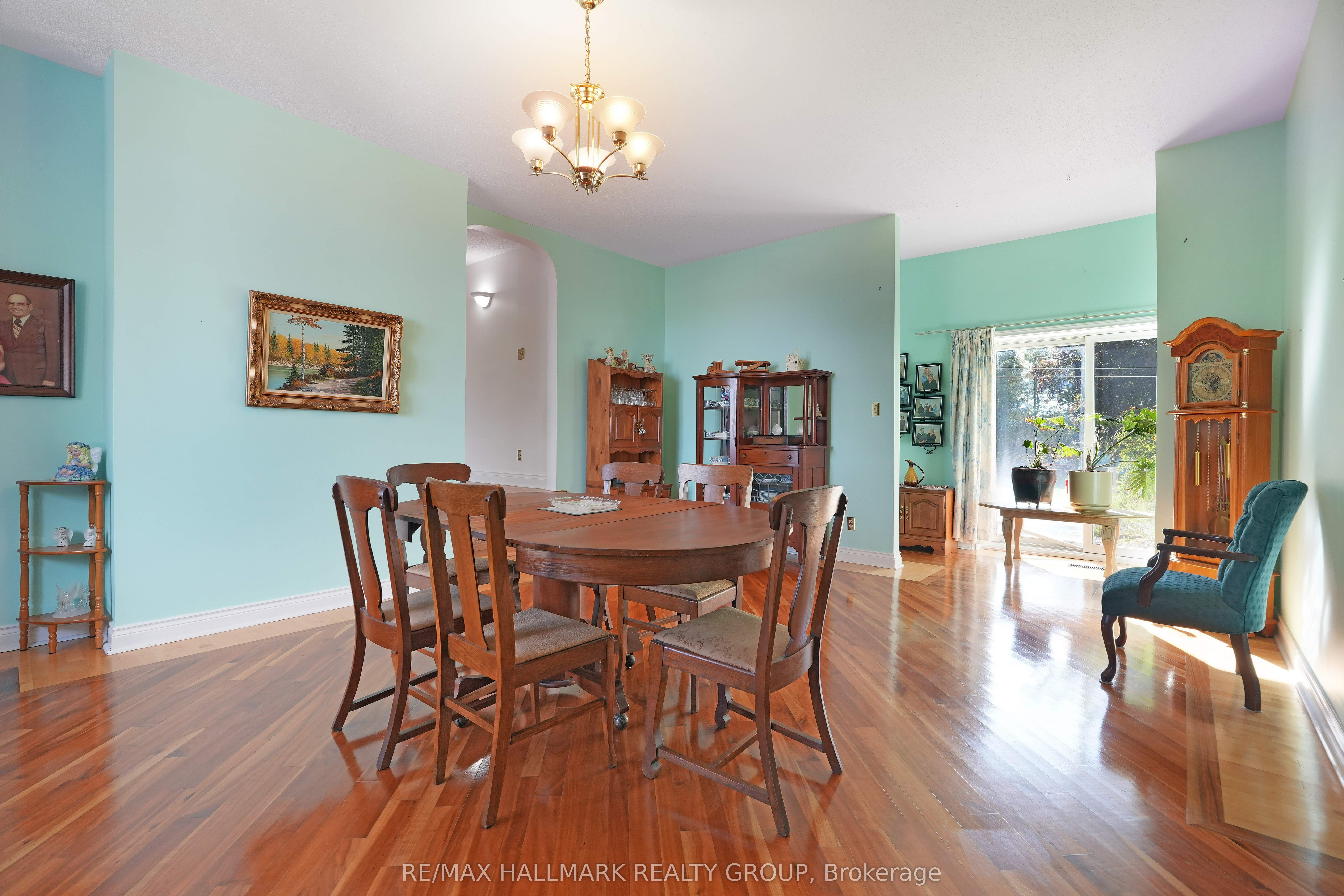 5758 Third Line Road N Property Photo 5