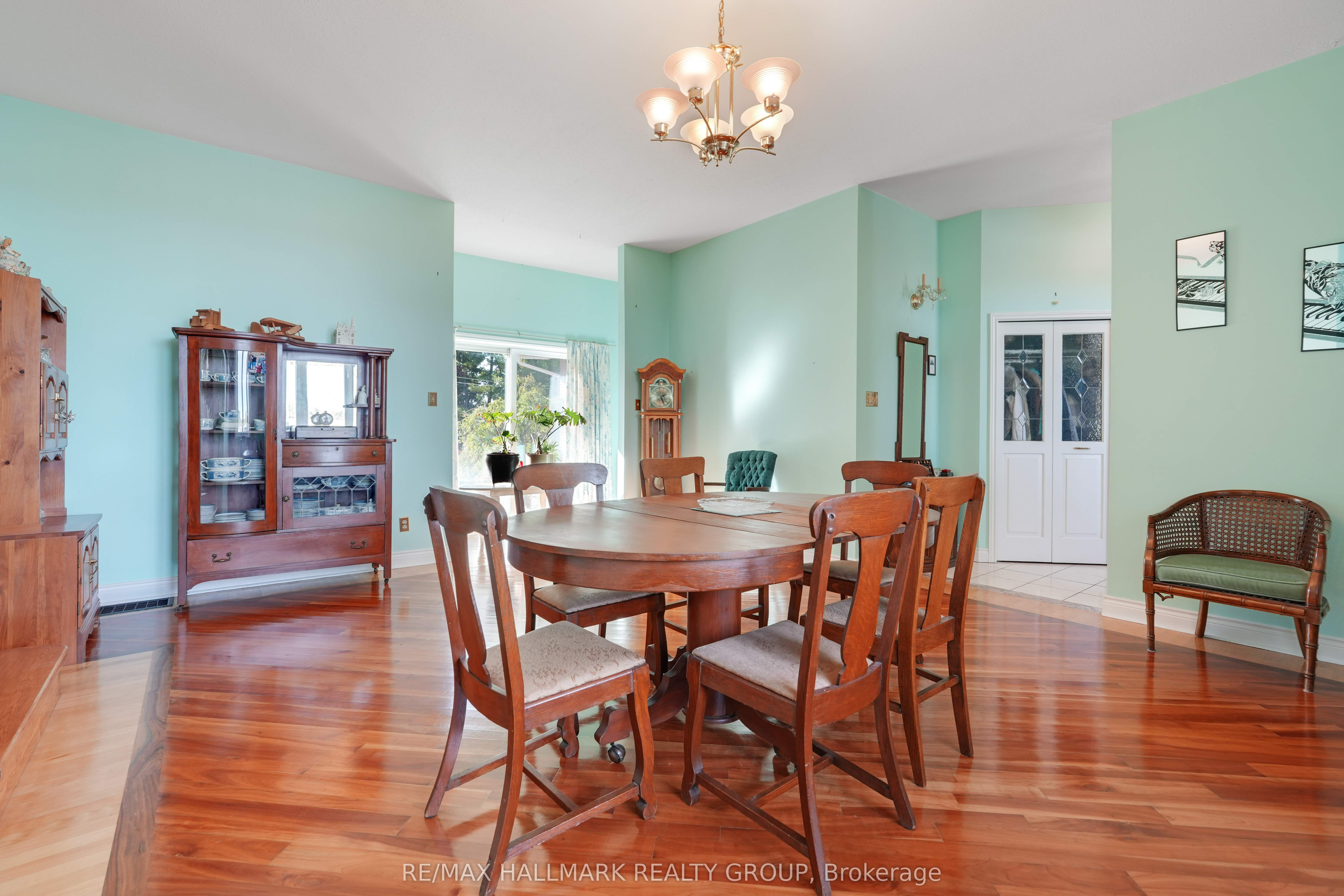 5758 Third Line Road N Property Photo 6