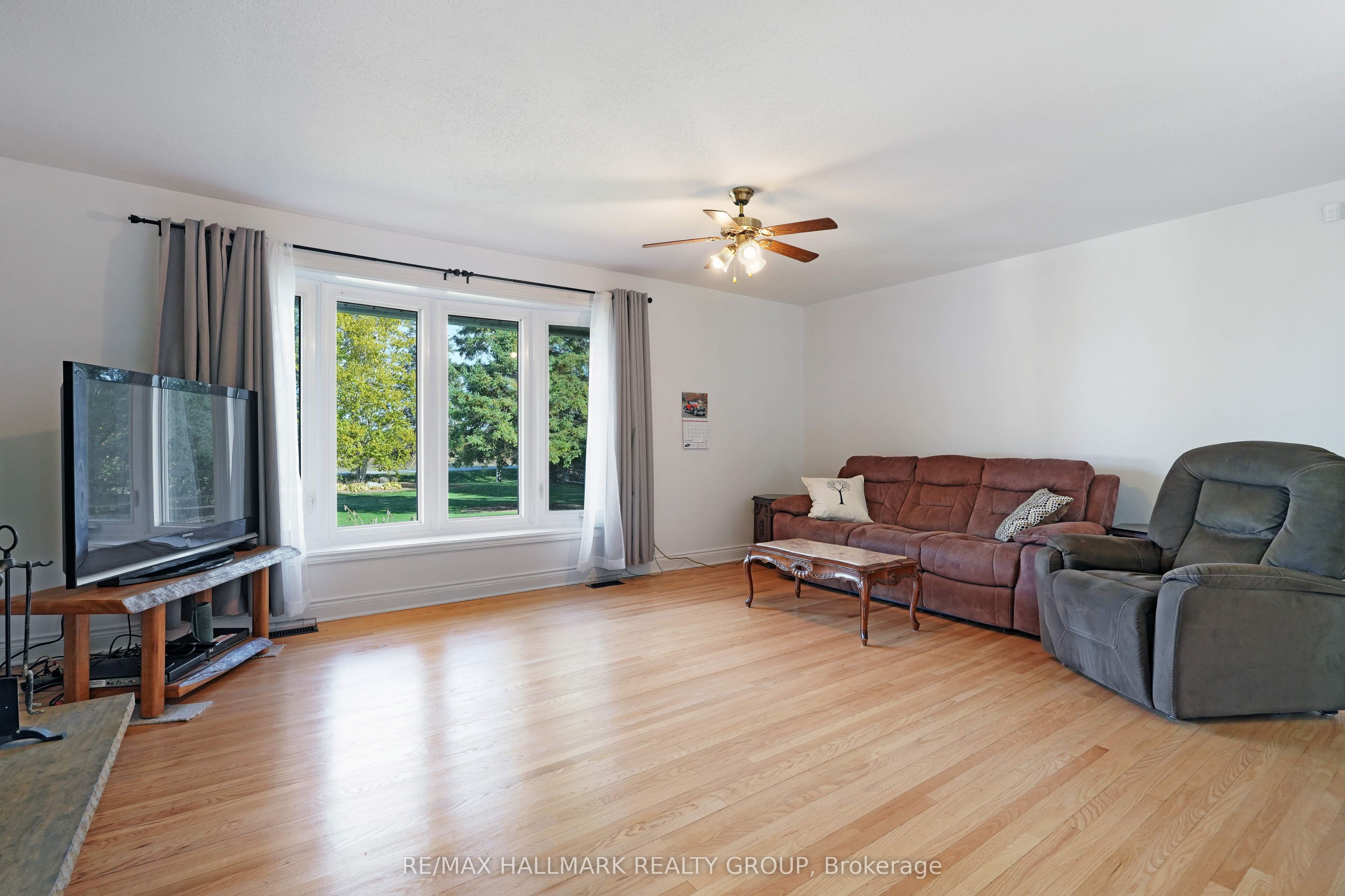 5758 Third Line Road N Property Photo 9