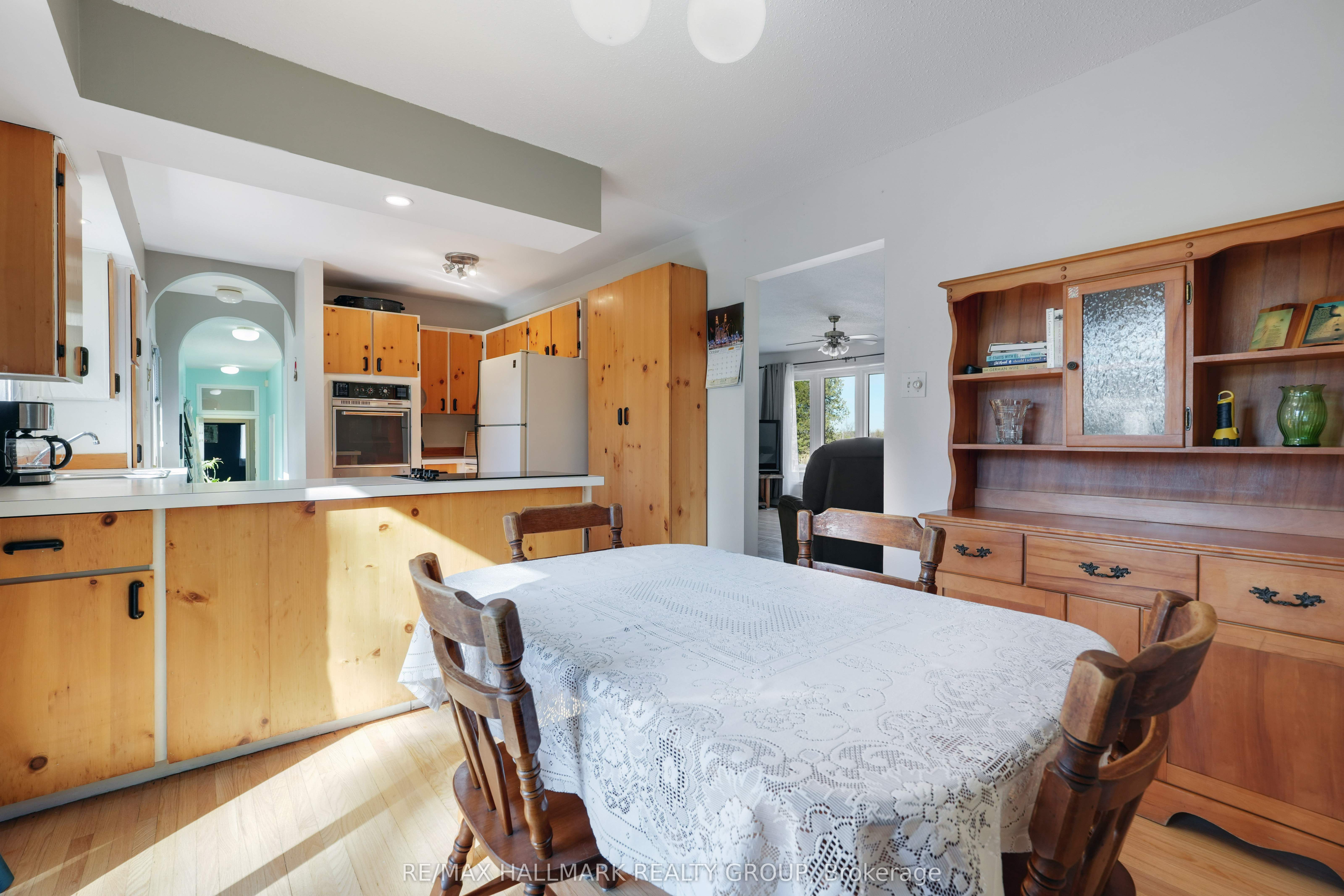5758 Third Line Road N Property Photo 12