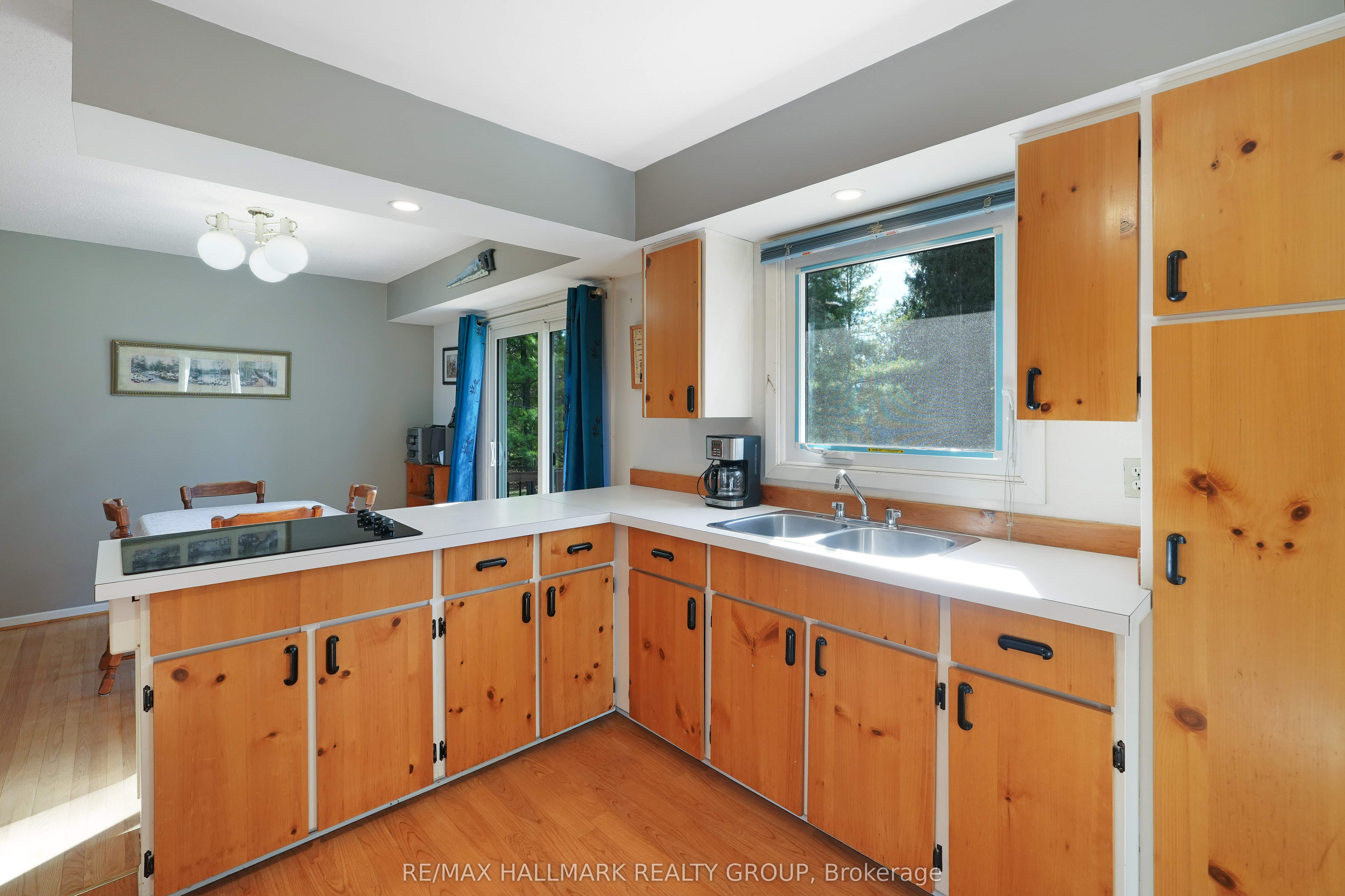 5758 Third Line Road N Property Photo 14