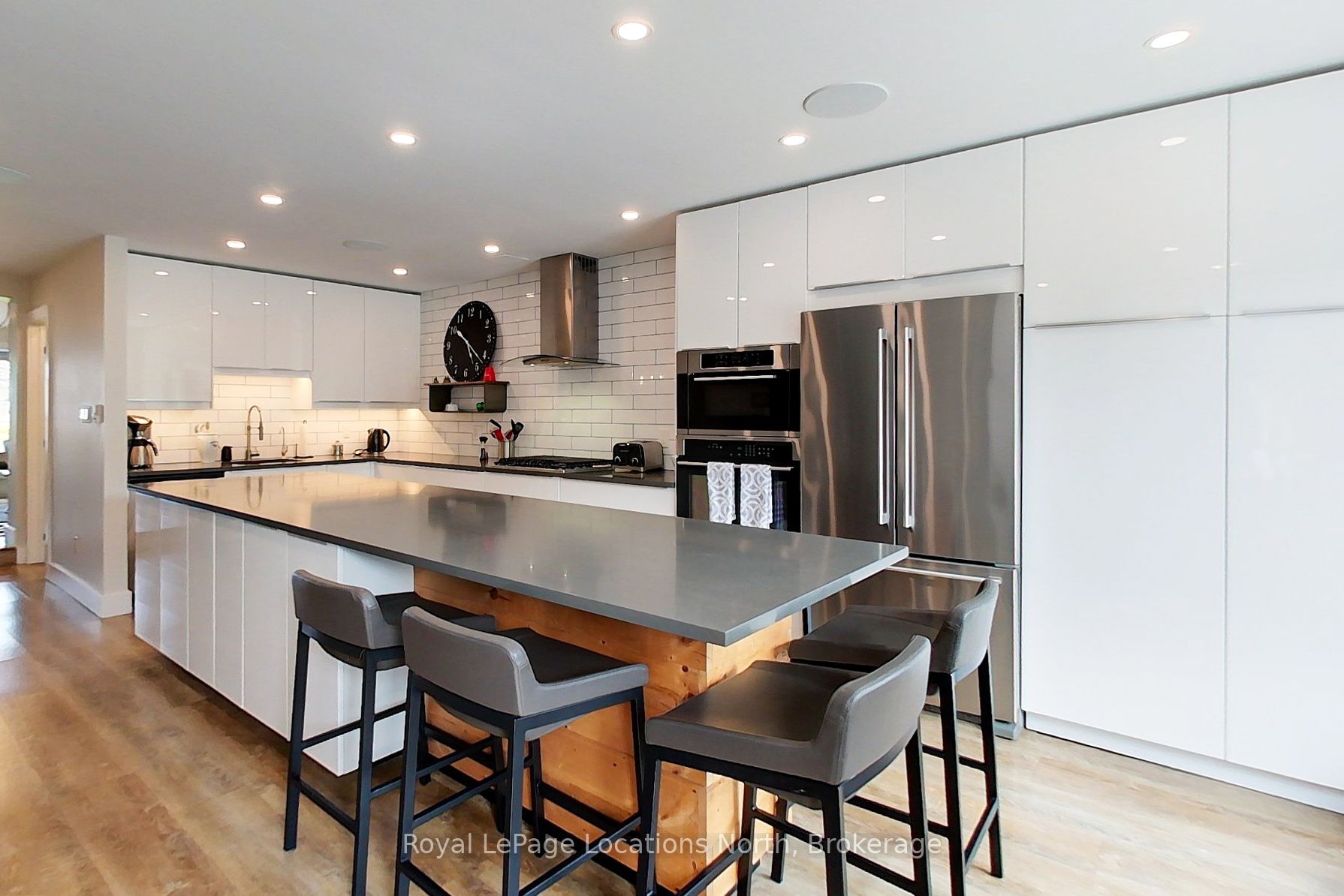139 Lakeshore Road E 6 Property Photo 6
