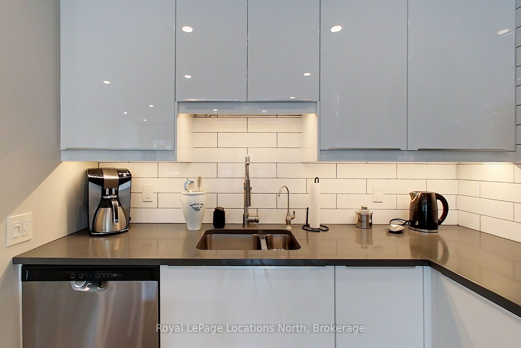139 Lakeshore Road E 6 Property Photo 9