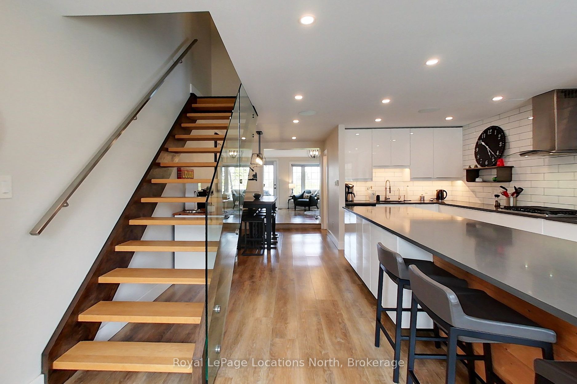 139 Lakeshore Road E 6 Property Photo 12