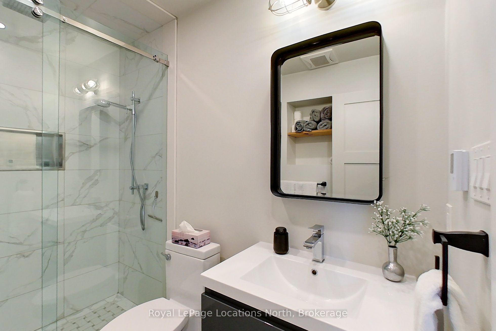 139 Lakeshore Road E 6 Property Photo 15