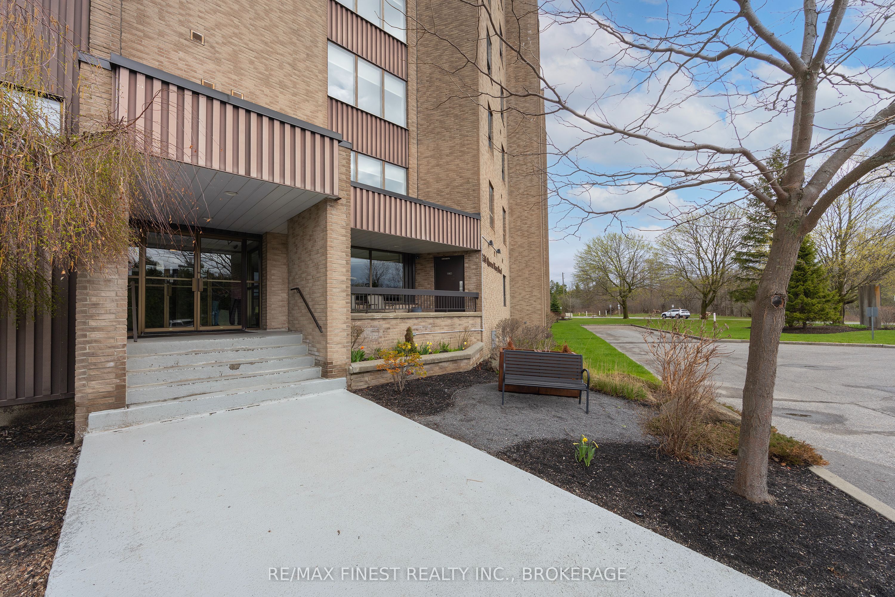 334 Queen Mary Road 407 Property Photo 2