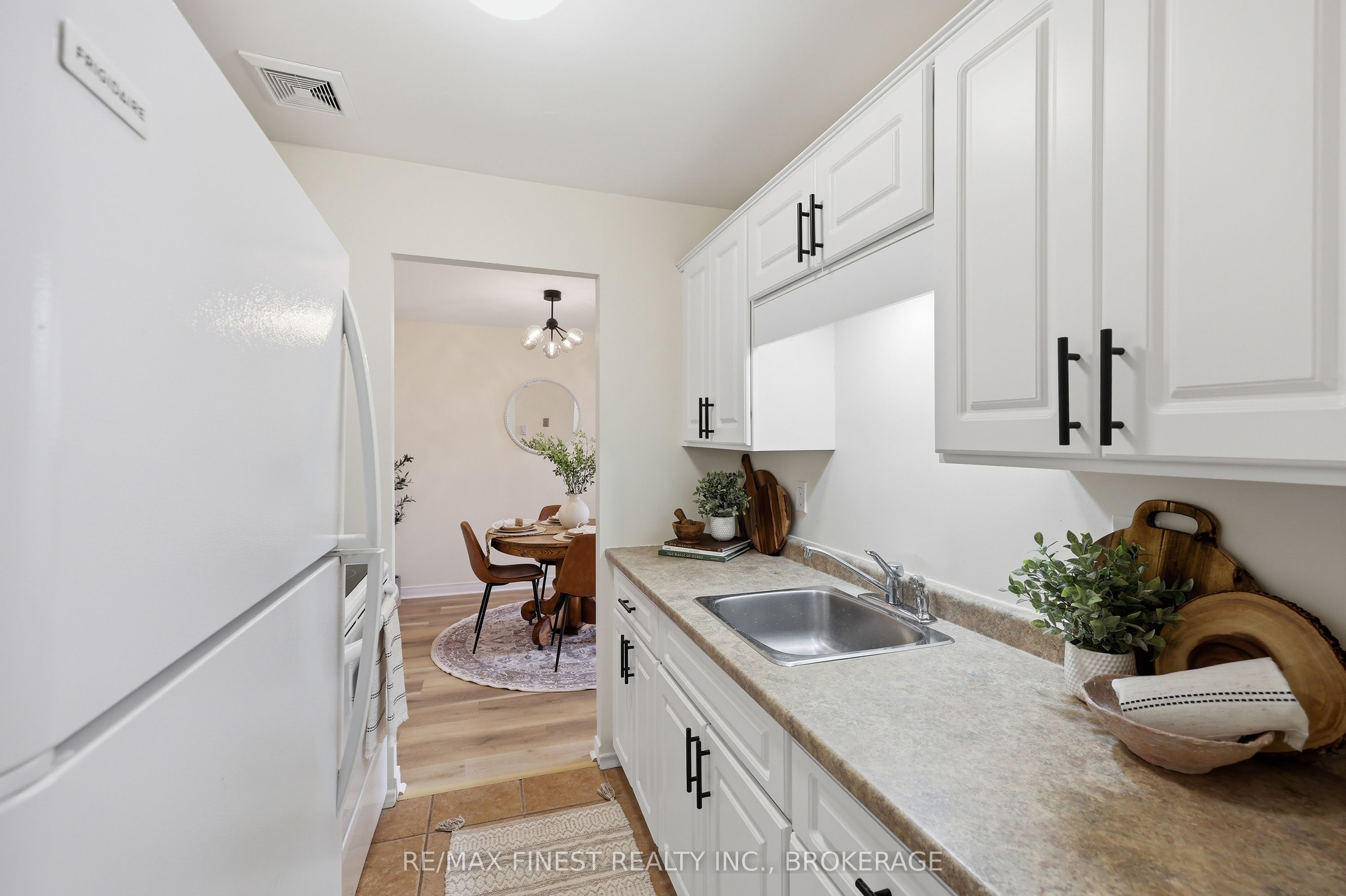 334 Queen Mary Road 407 Property Photo 12