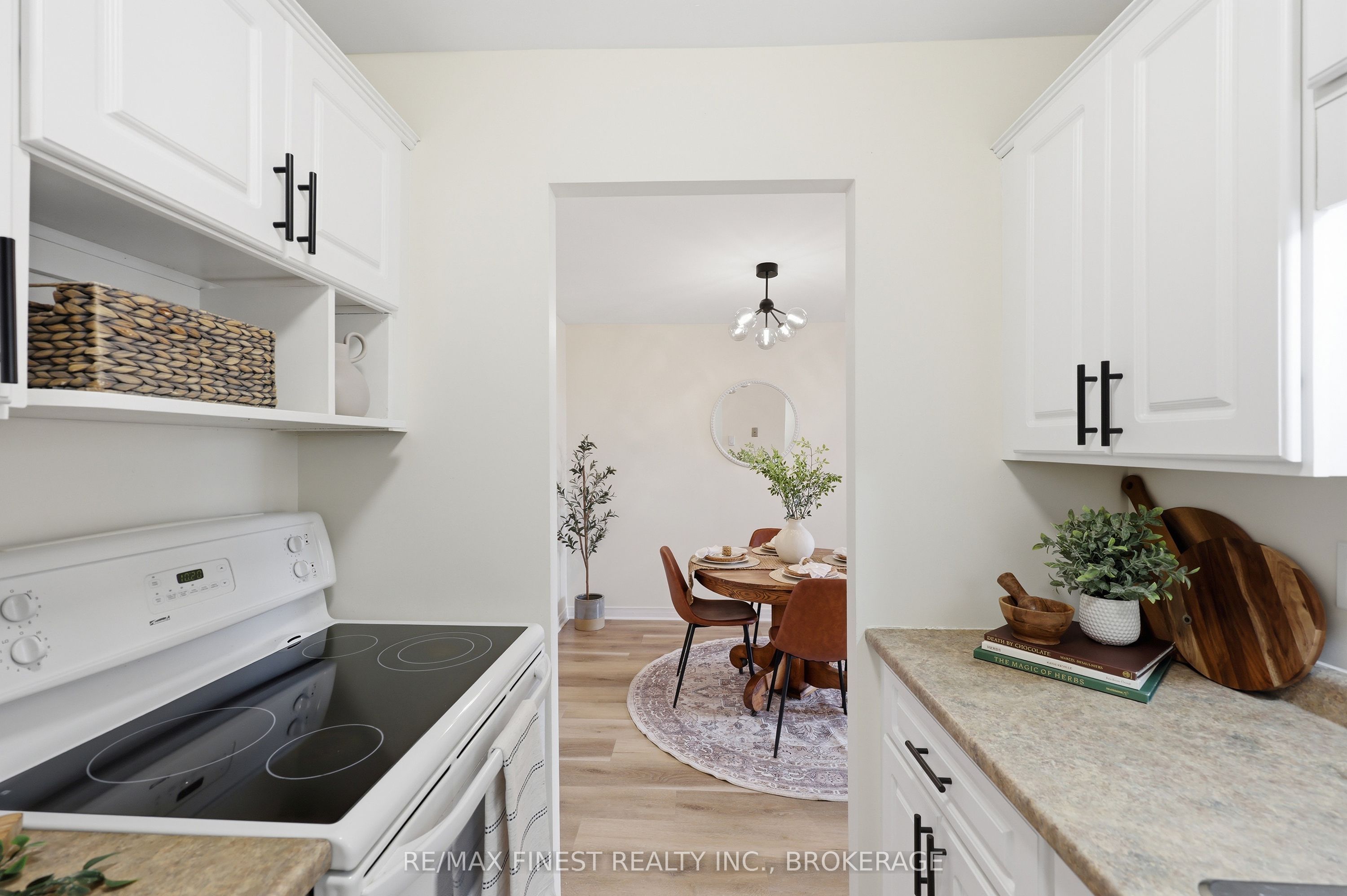 334 Queen Mary Road 407 Property Photo 13