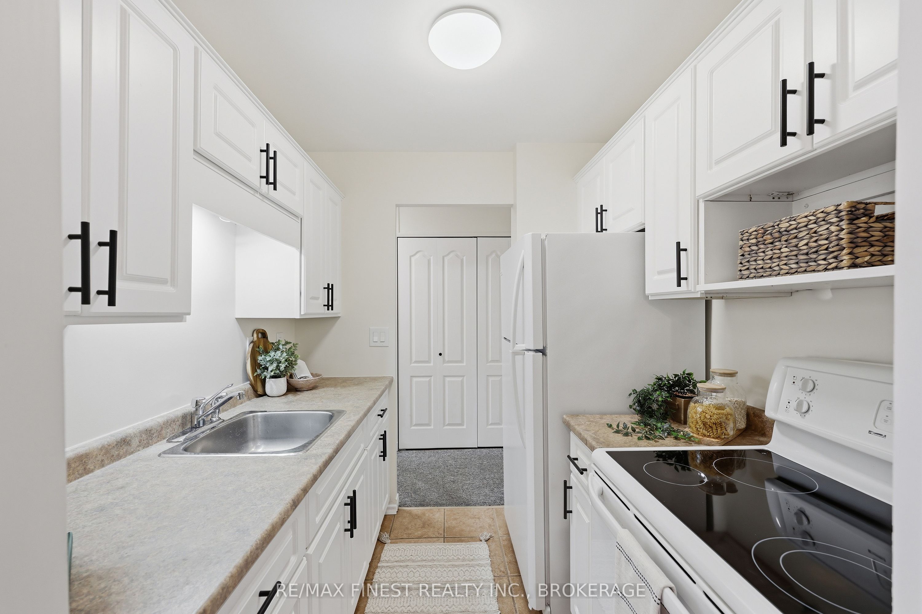 334 Queen Mary Road 407 Property Photo 14