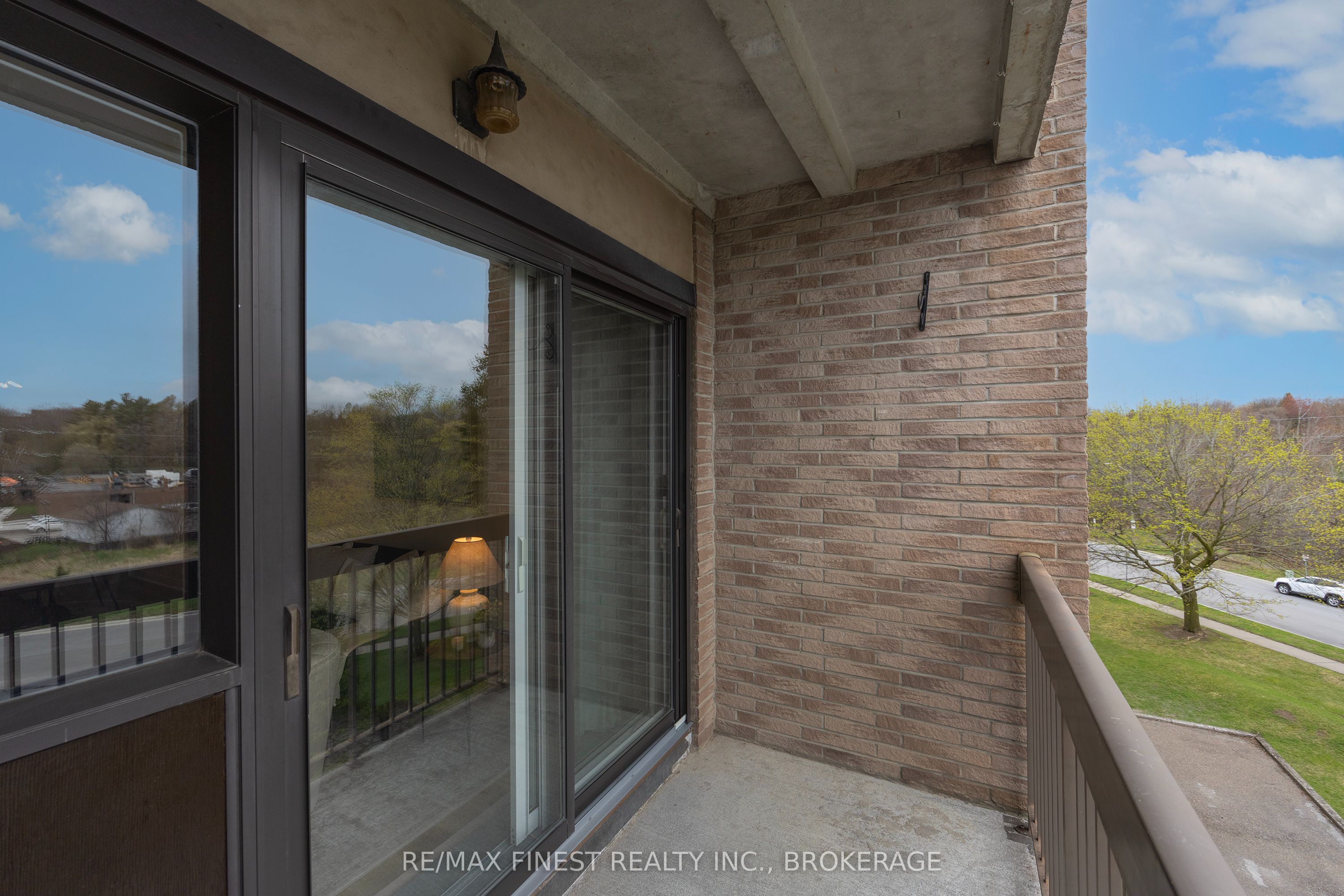 334 Queen Mary Road 407 Property Photo 22