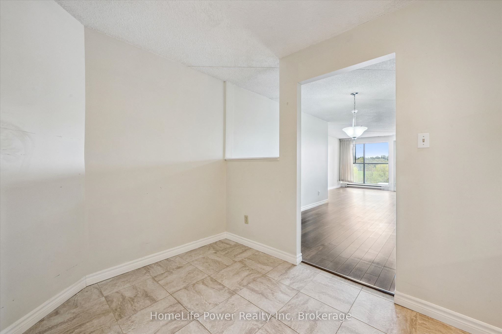 22 Marilyn Drive 402 Property Photo 15