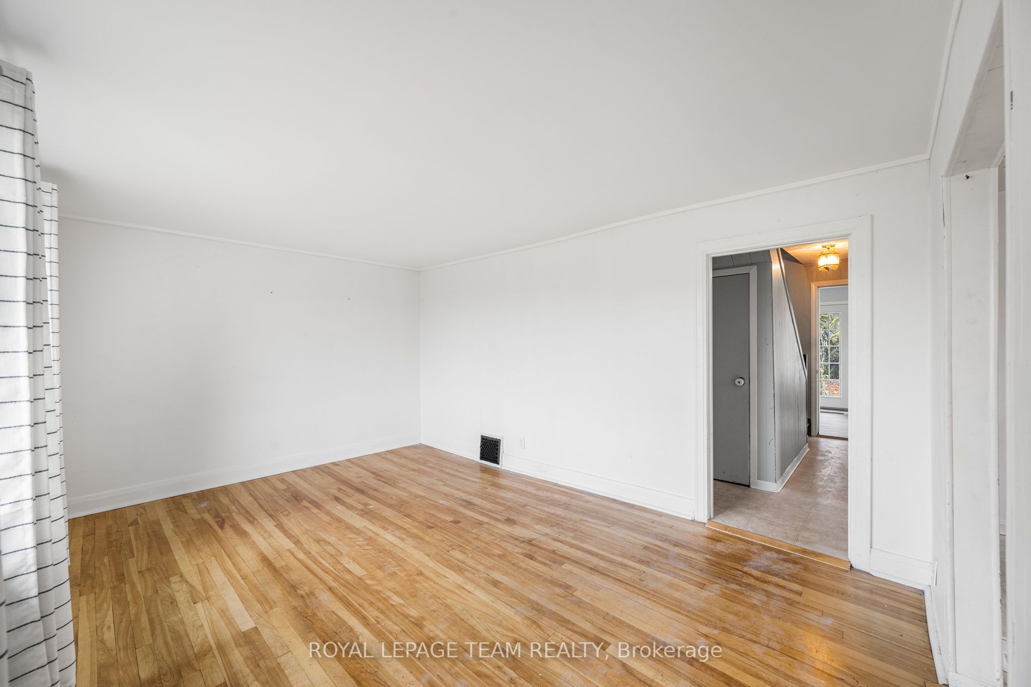 266 Daniel Street S Property Photo 6