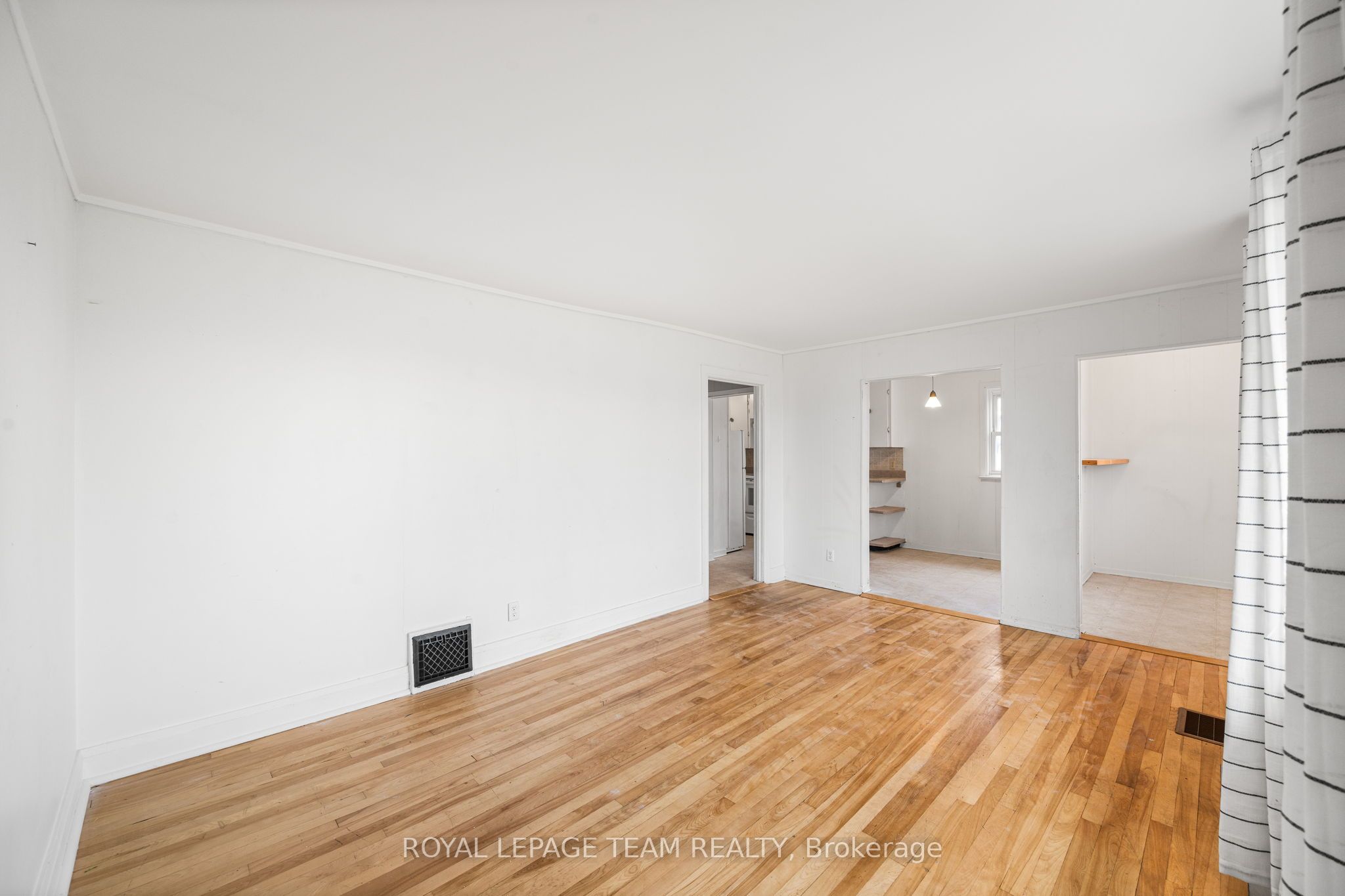 266 Daniel Street S Property Photo 8
