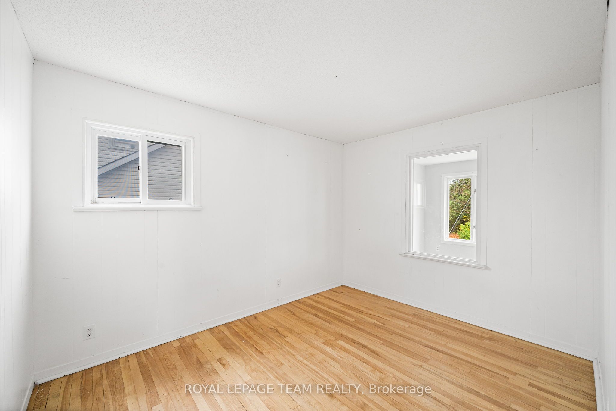266 Daniel Street S Property Photo 16