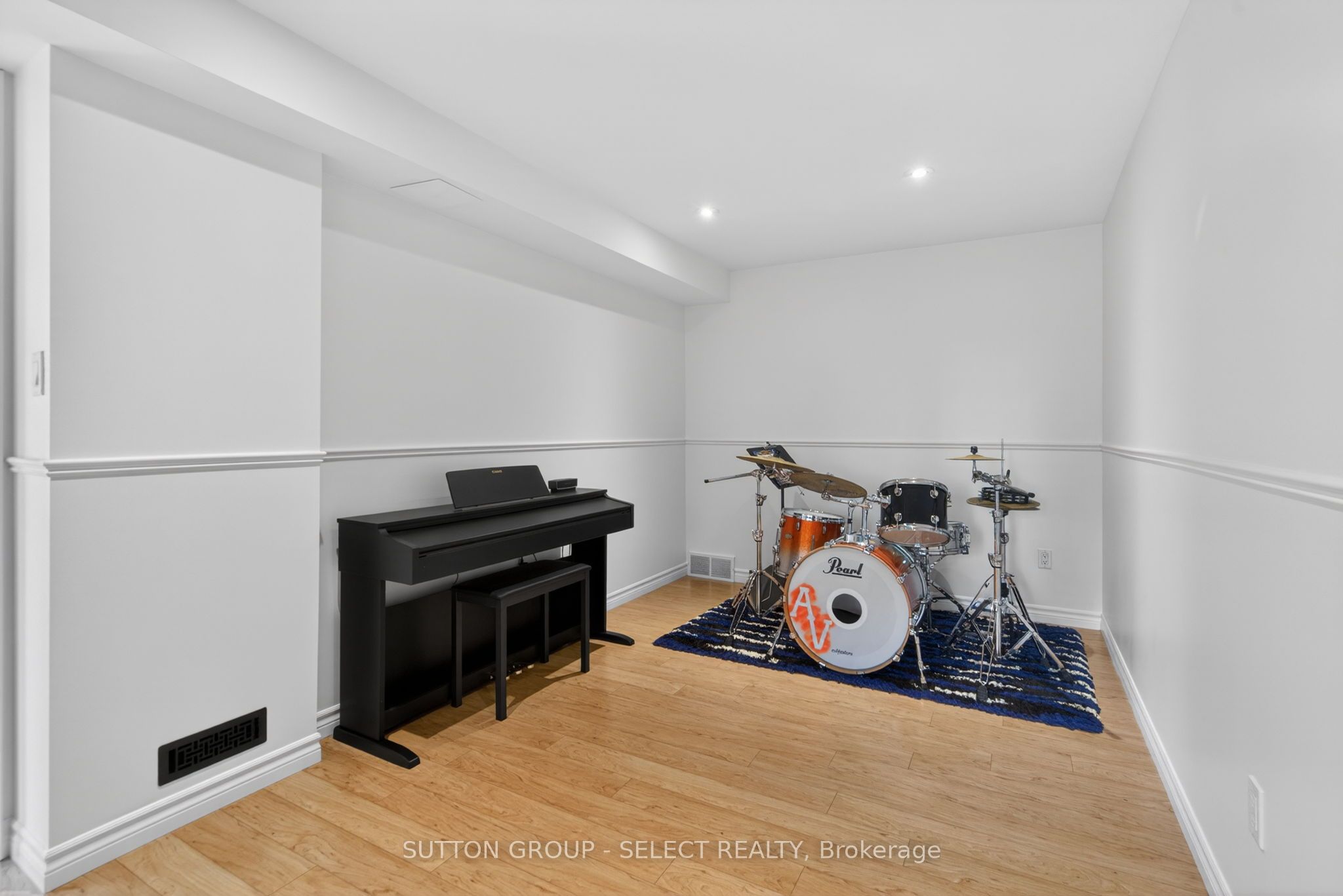270 North Centre Road 5 Property Photo 27