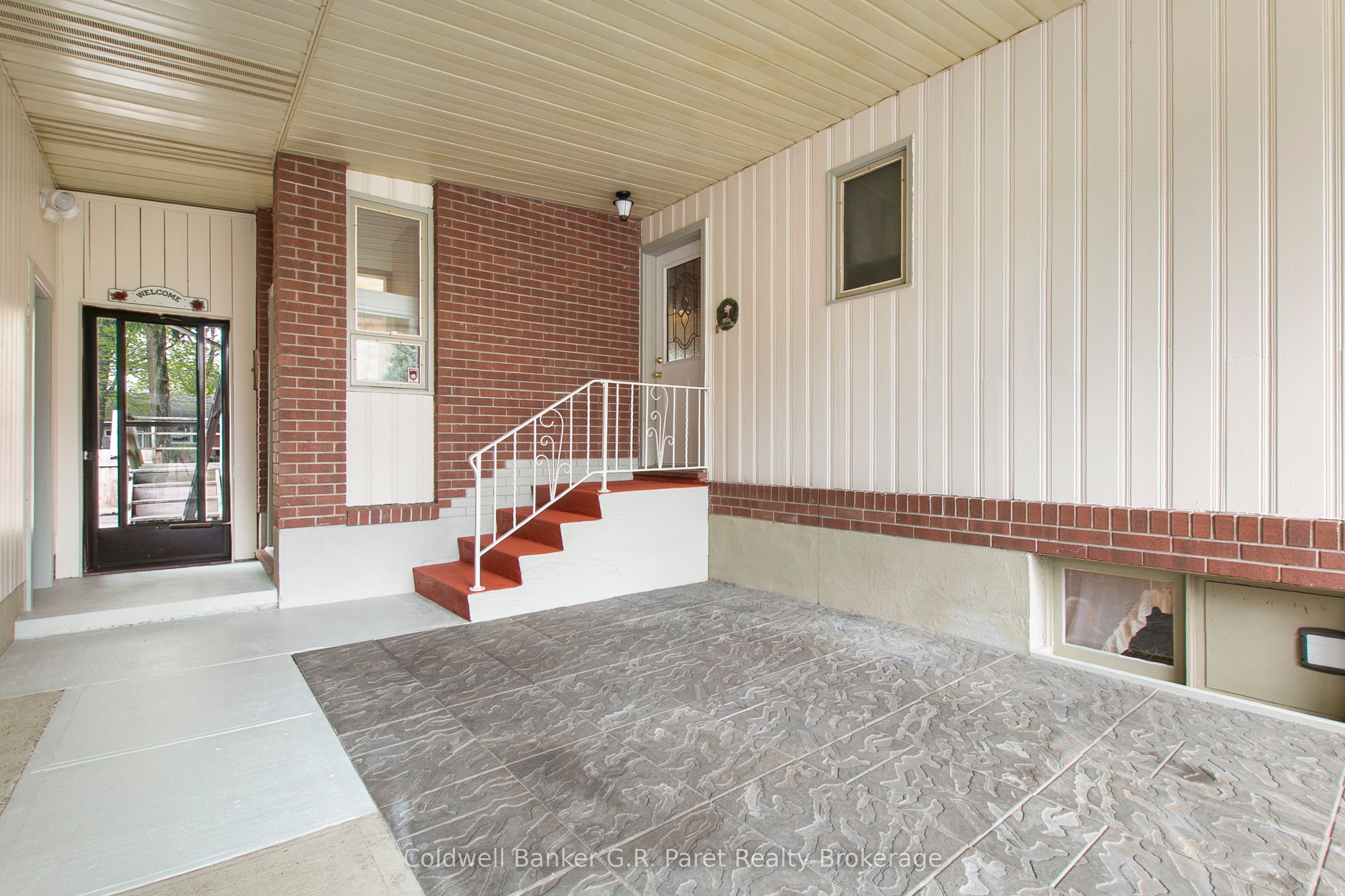 105 Queen Street Property Photo 3