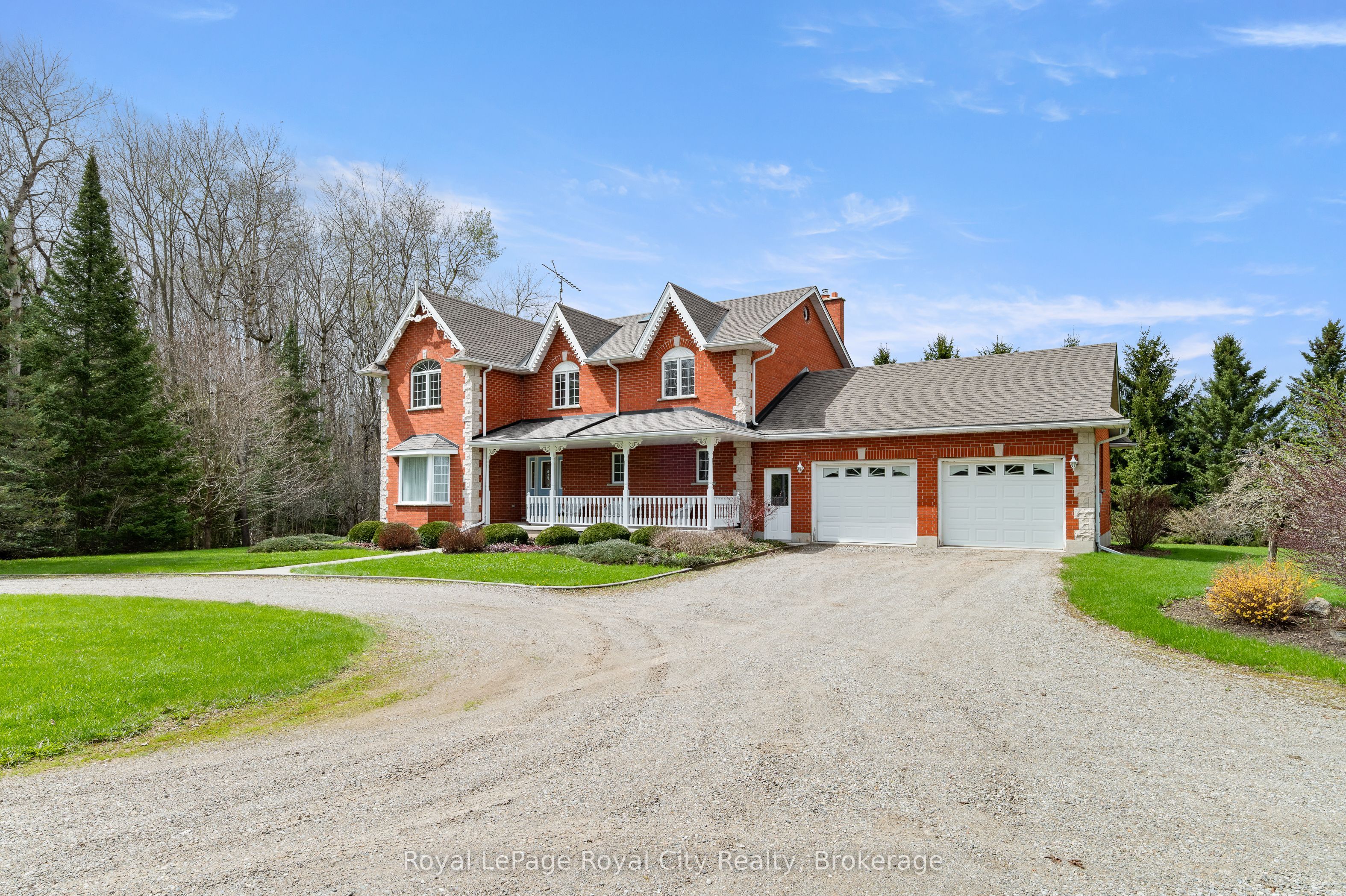 5445 5th Line Property Photo 1