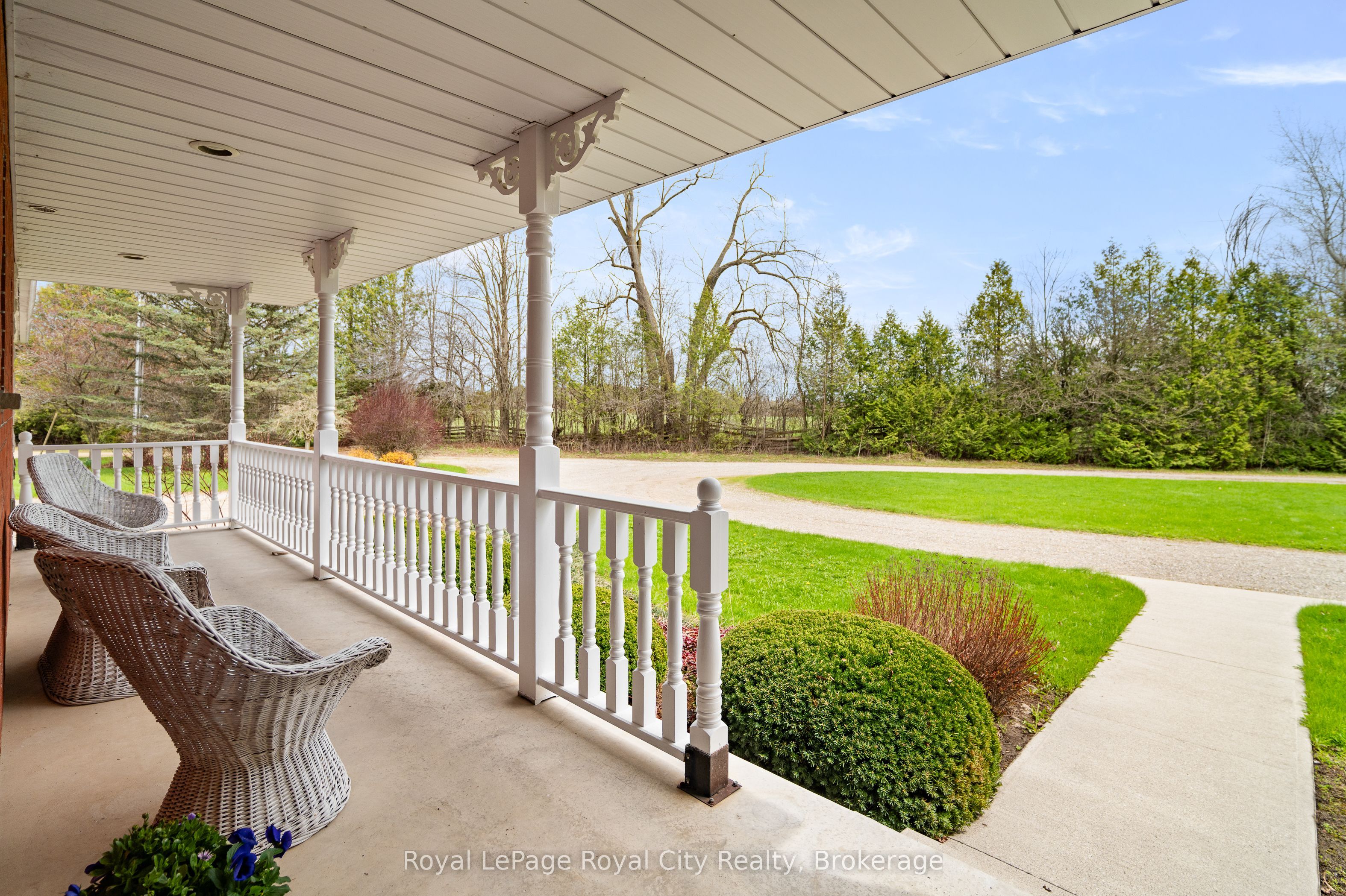 5445 5th Line Property Photo 5