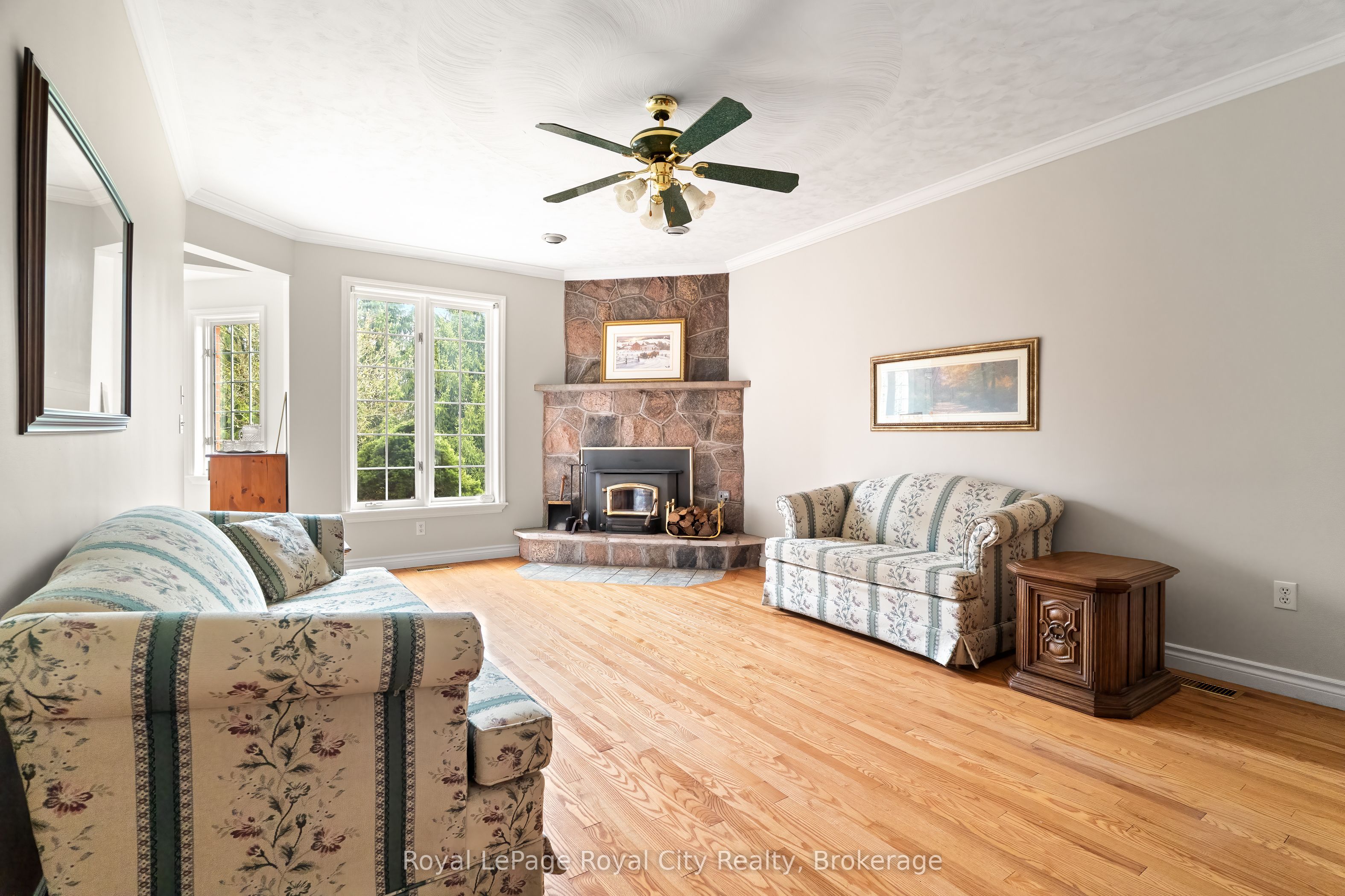 5445 5th Line Property Photo 7