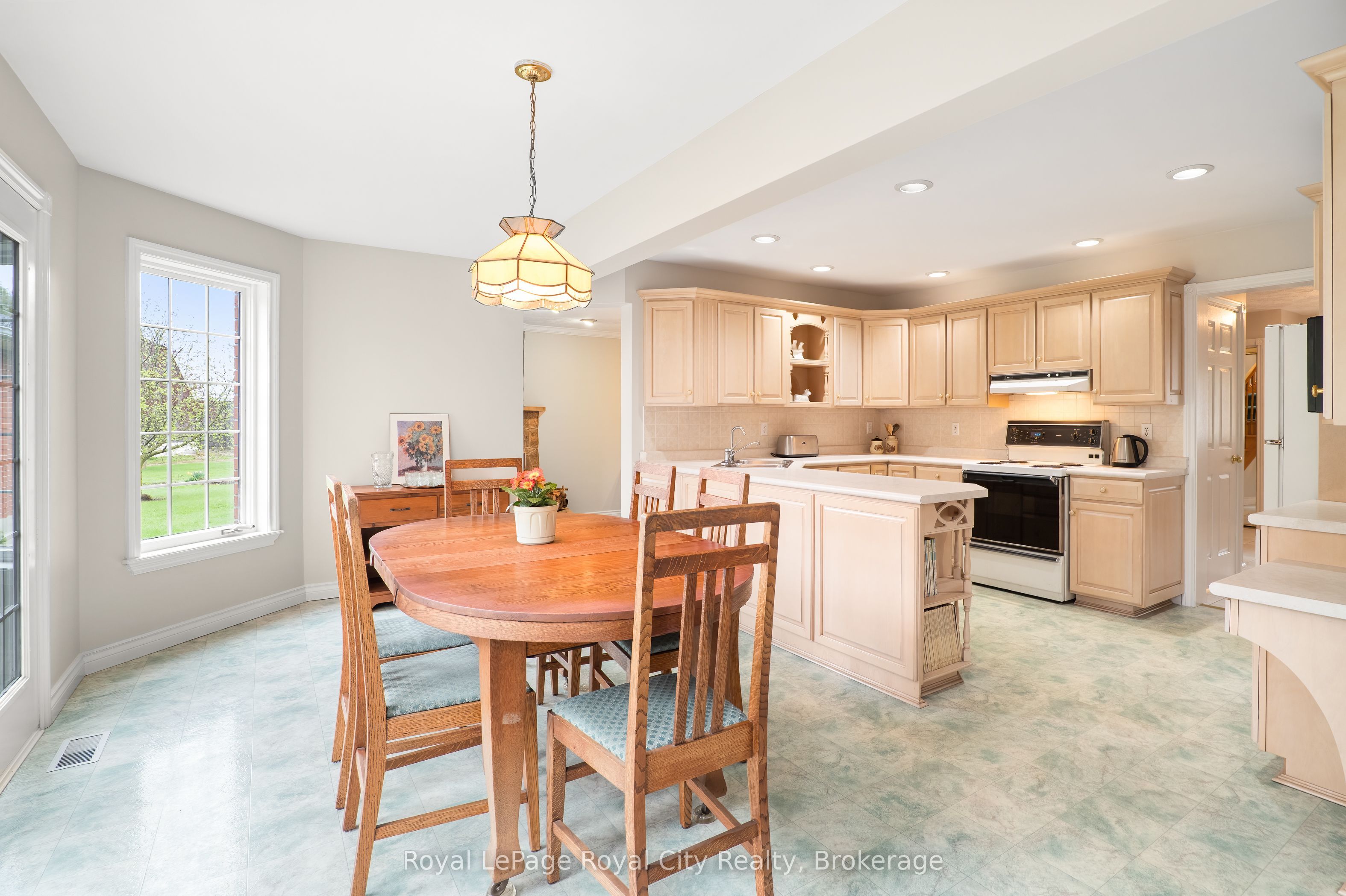 5445 5th Line Property Photo 10