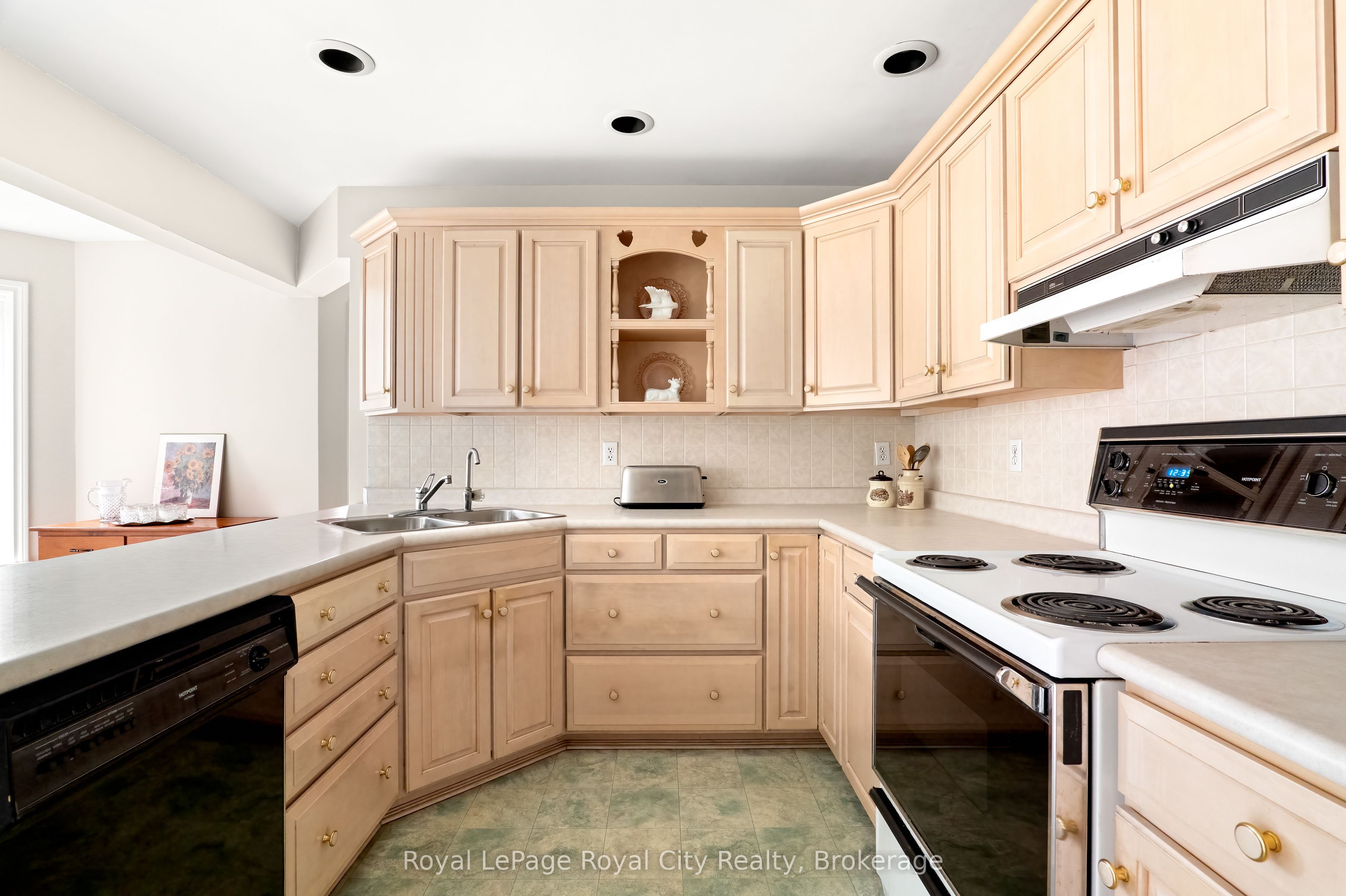 5445 5th Line Property Photo 11