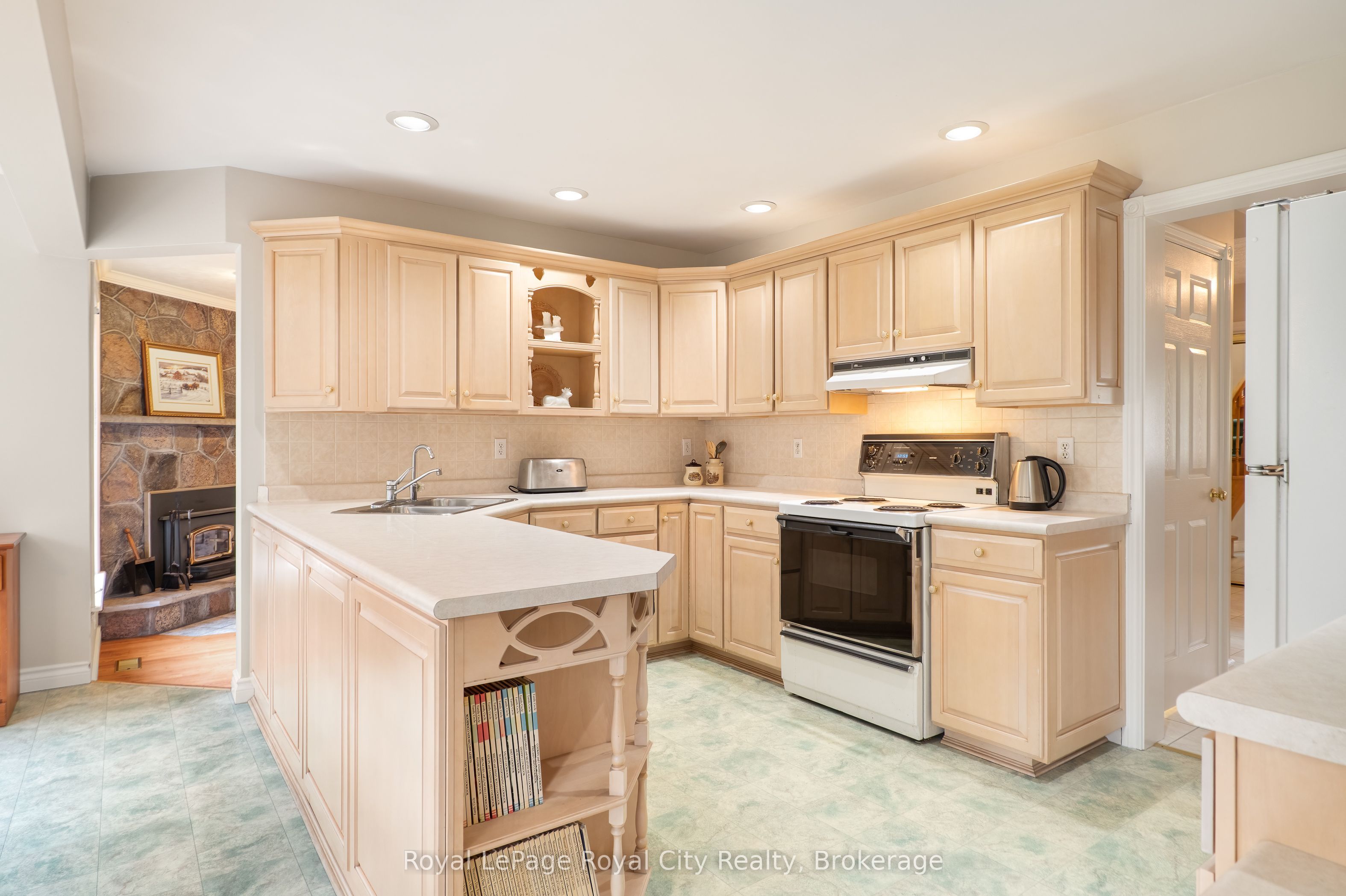 5445 5th Line Property Photo 13