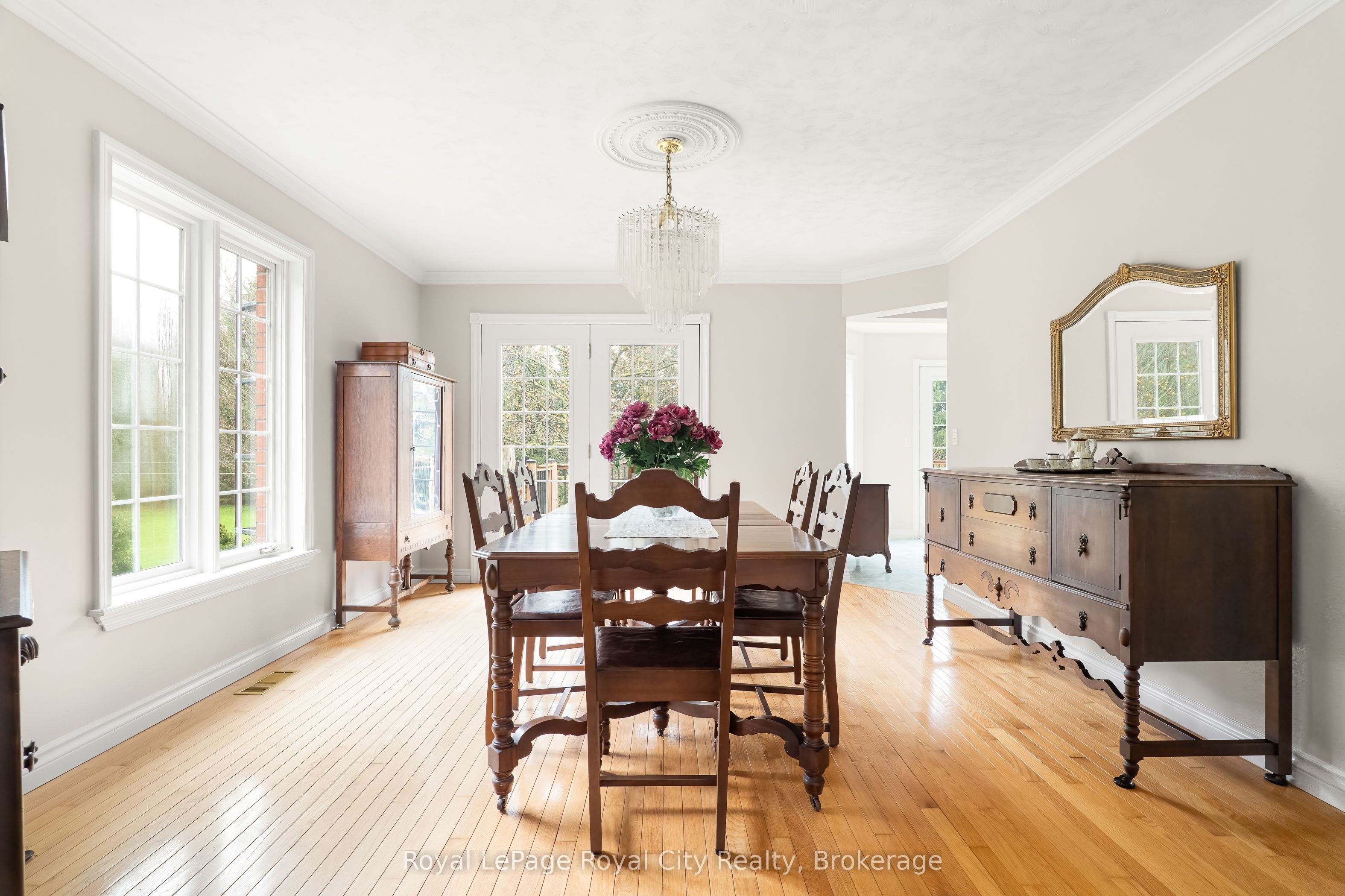 5445 5th Line Property Photo 14