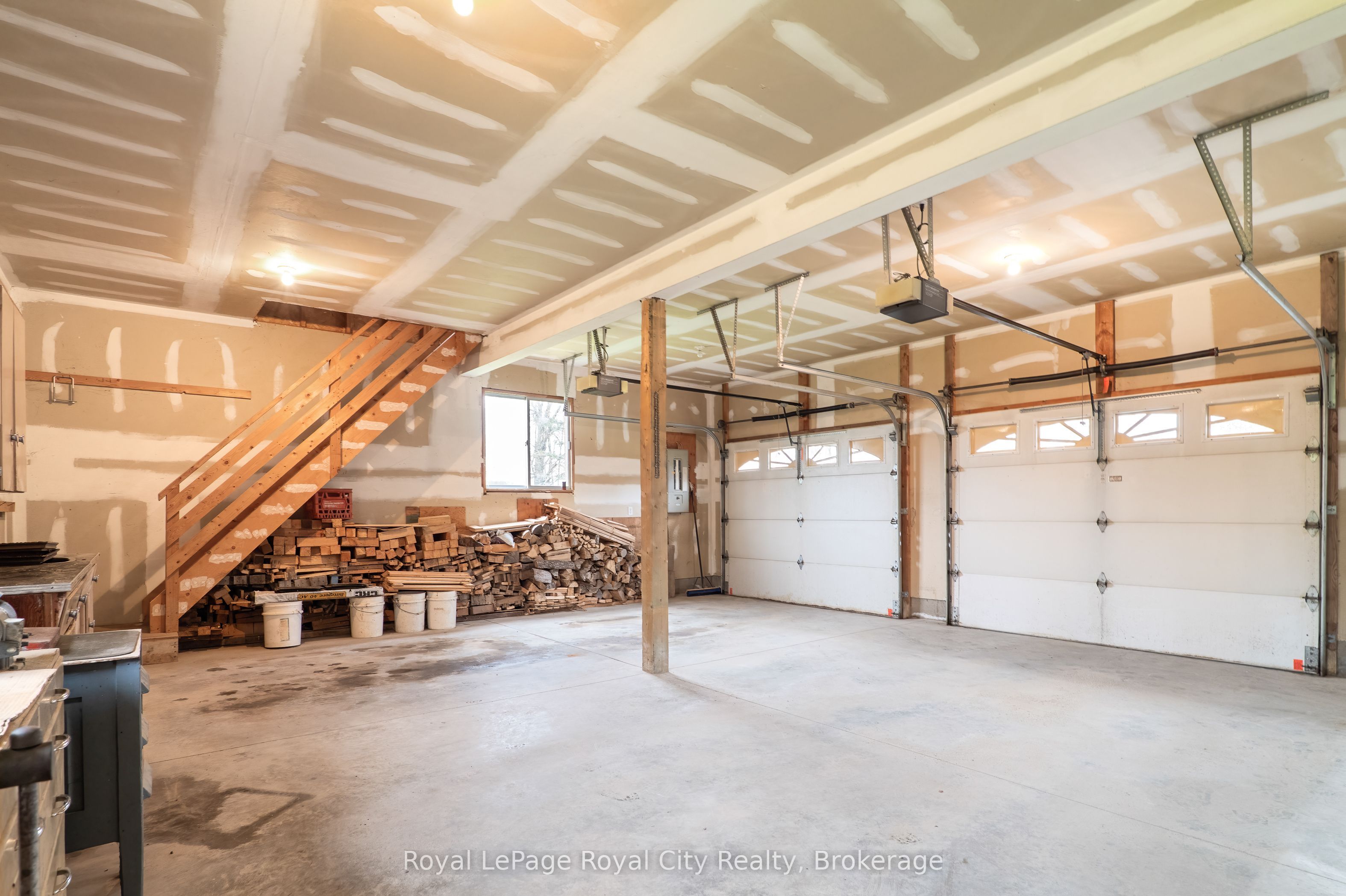 5445 5th Line Property Photo 29