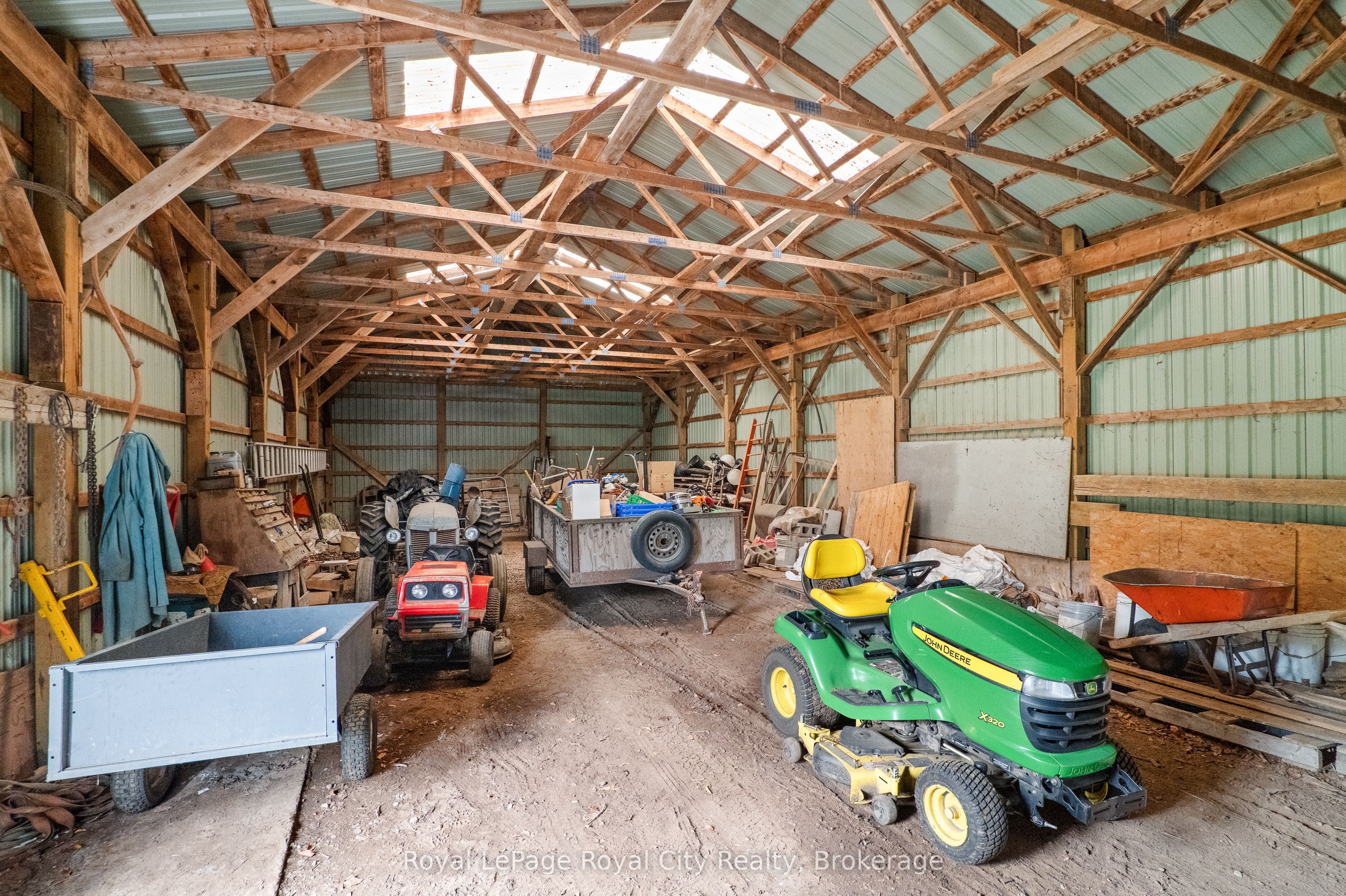 5445 5th Line Property Photo 32