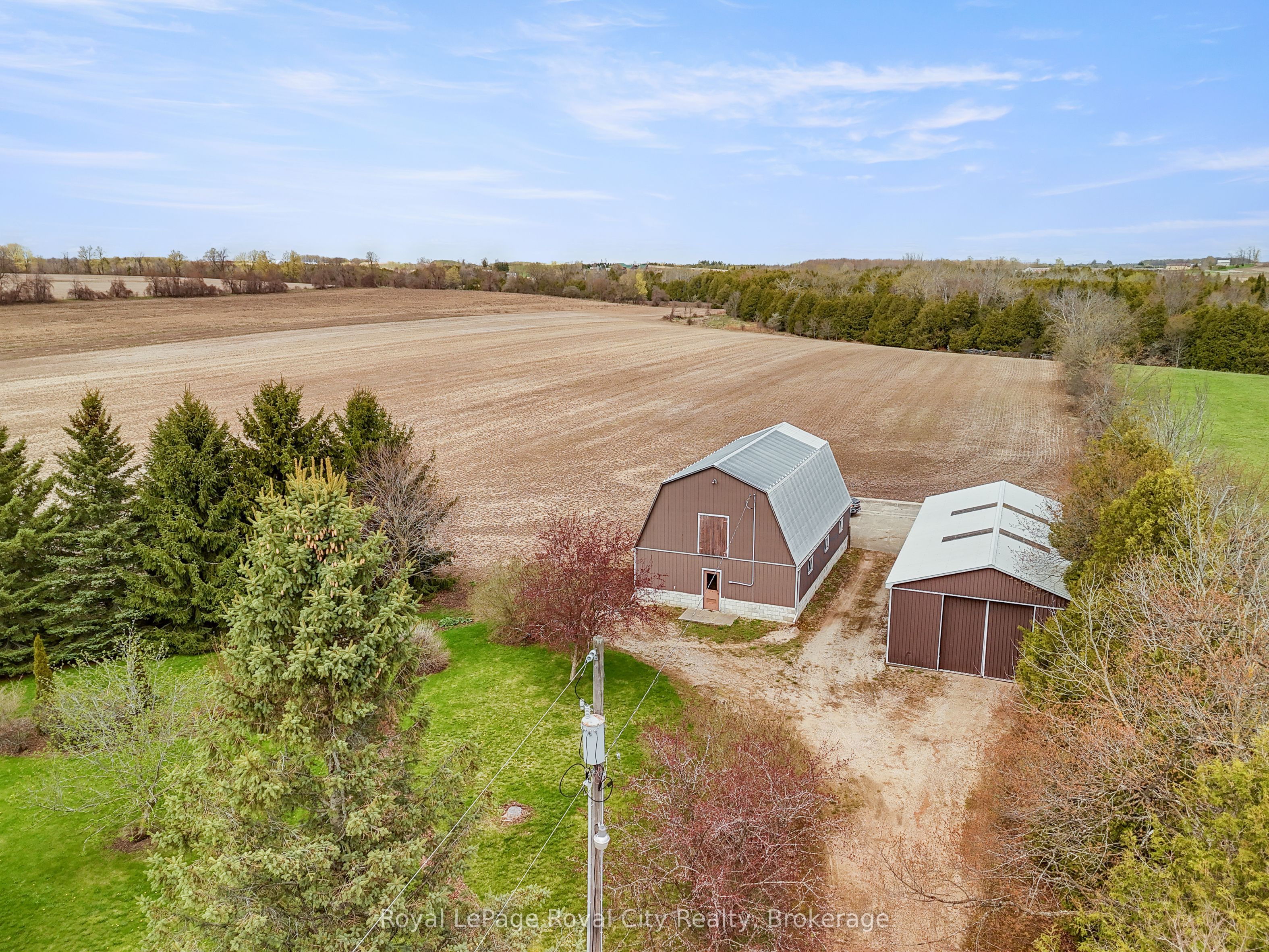 5445 5th Line Property Photo 36