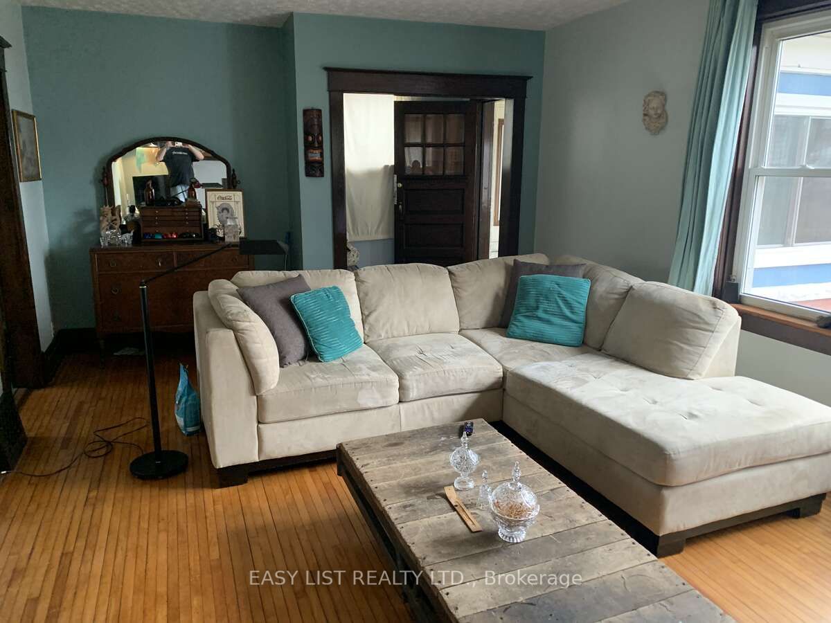 4322 Bampfield Street Property Photo 6