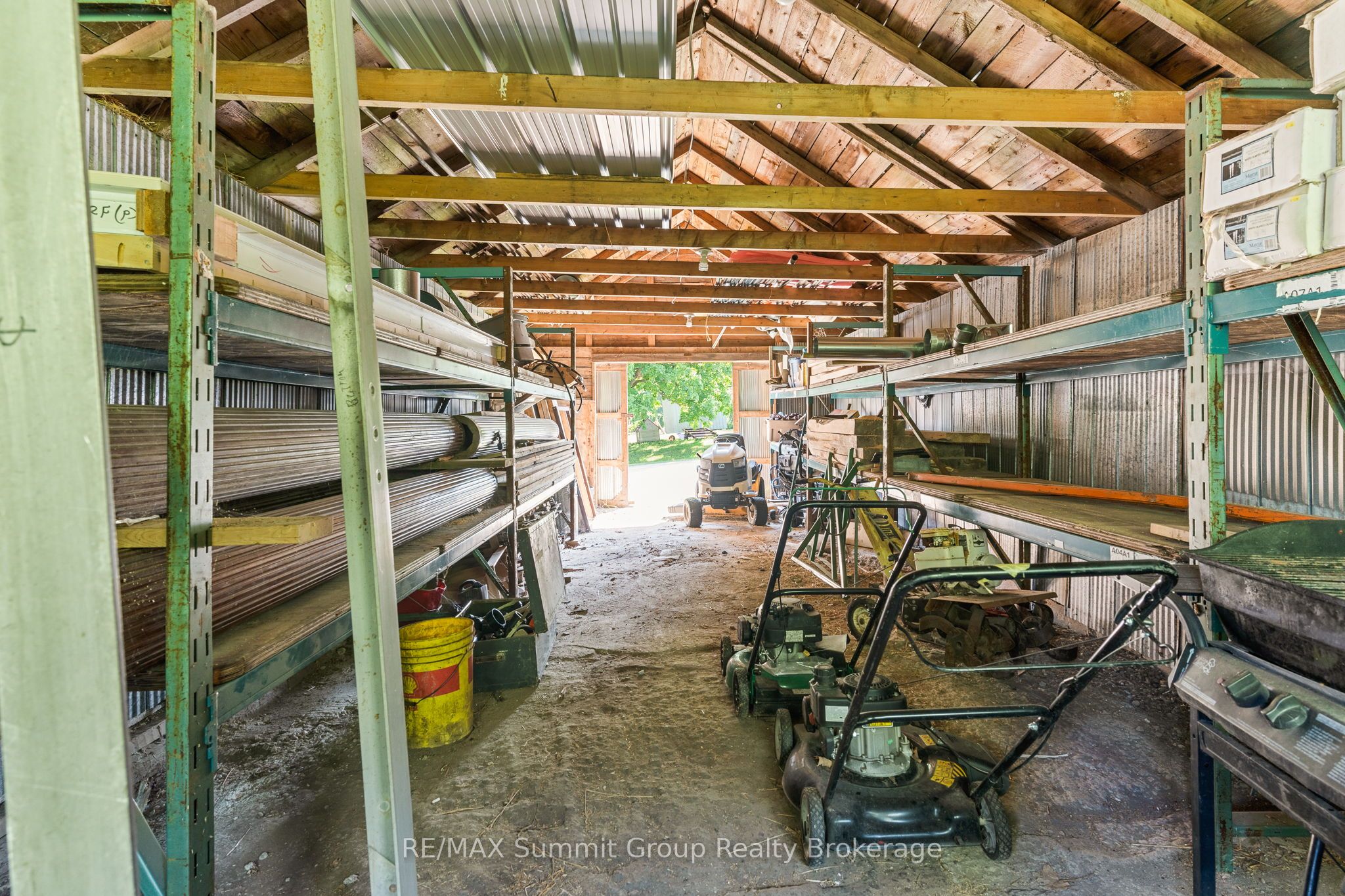 140 & 145 Wellington Street Property Photo 21