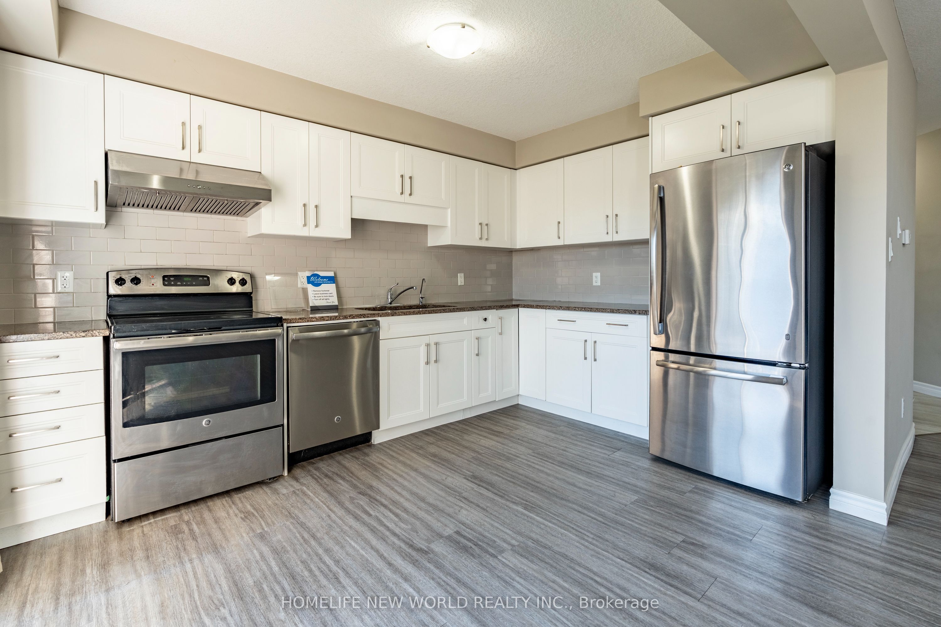 452 Avens Street Property Photo 8