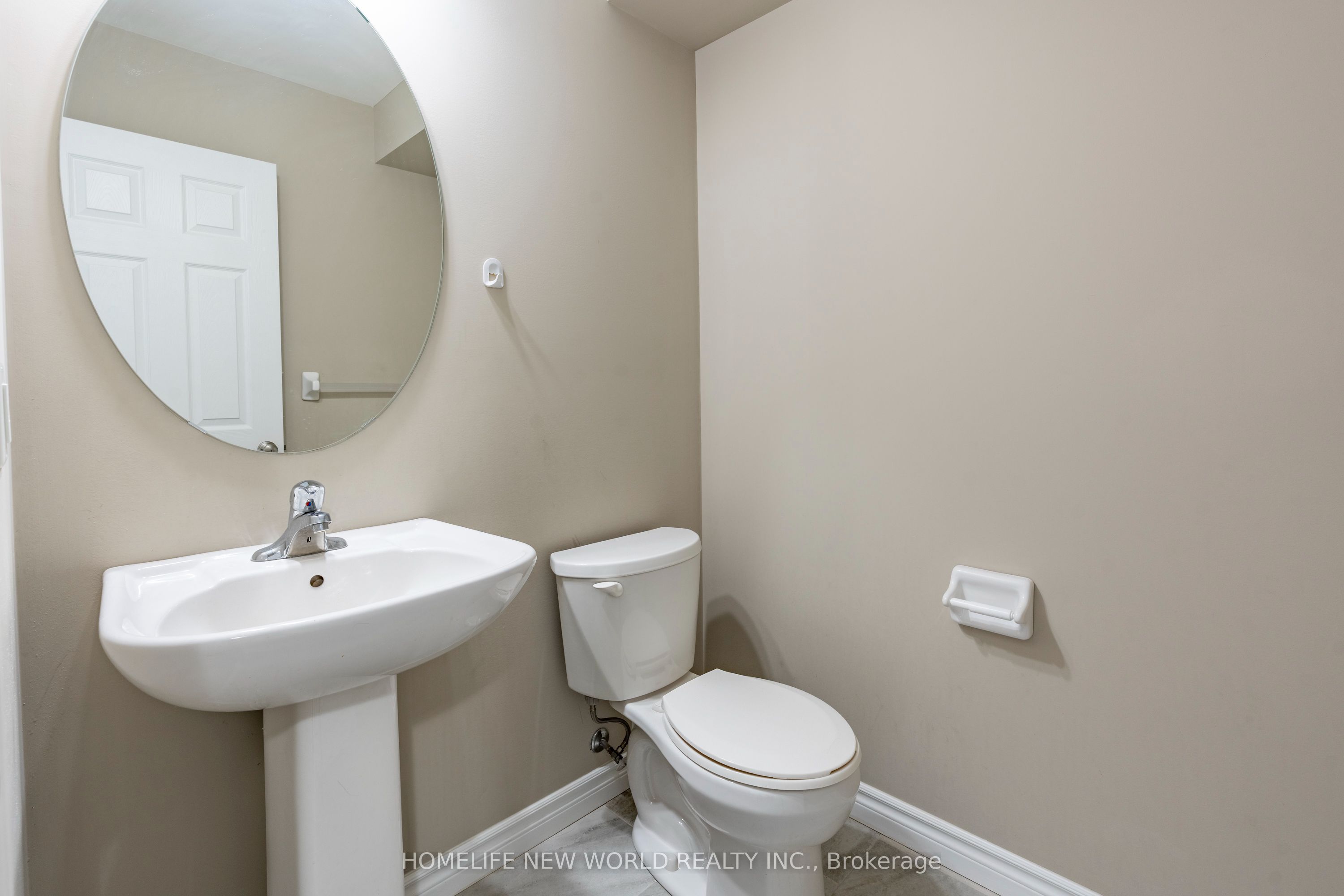 452 Avens Street Property Photo 10