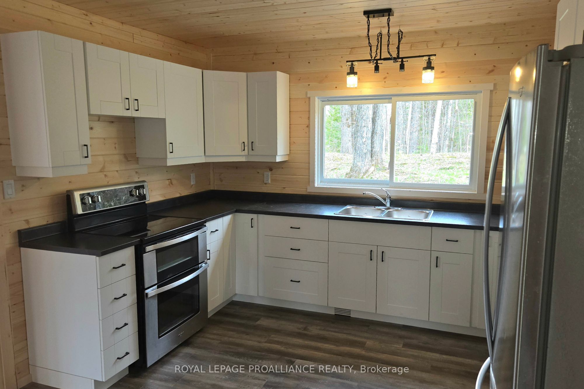 1049 South Road Property Photo 2