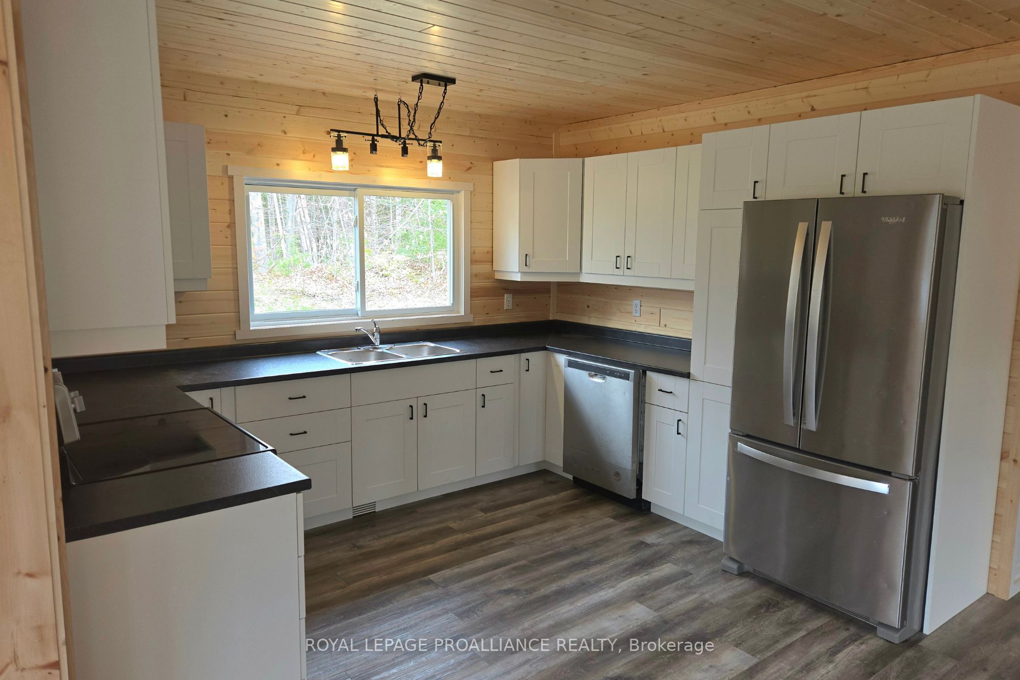 1049 South Road Property Photo 3