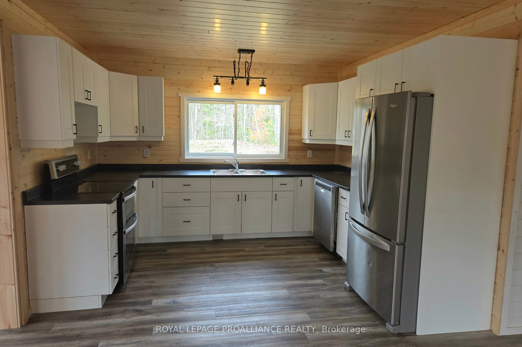 1049 South Road Property Photo 4