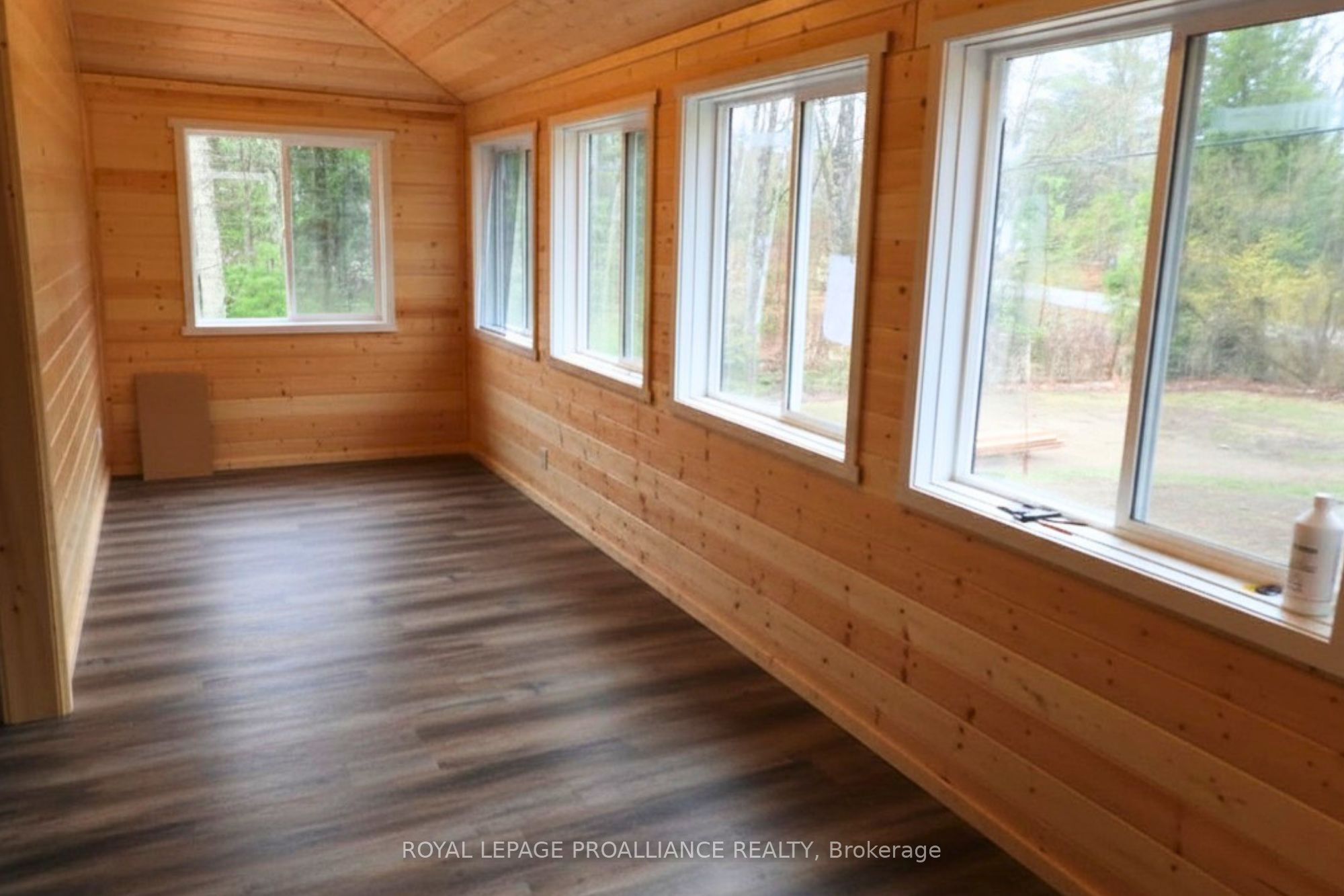 1049 South Road Property Photo 5