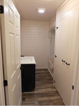 1049 South Road Property Photo 12